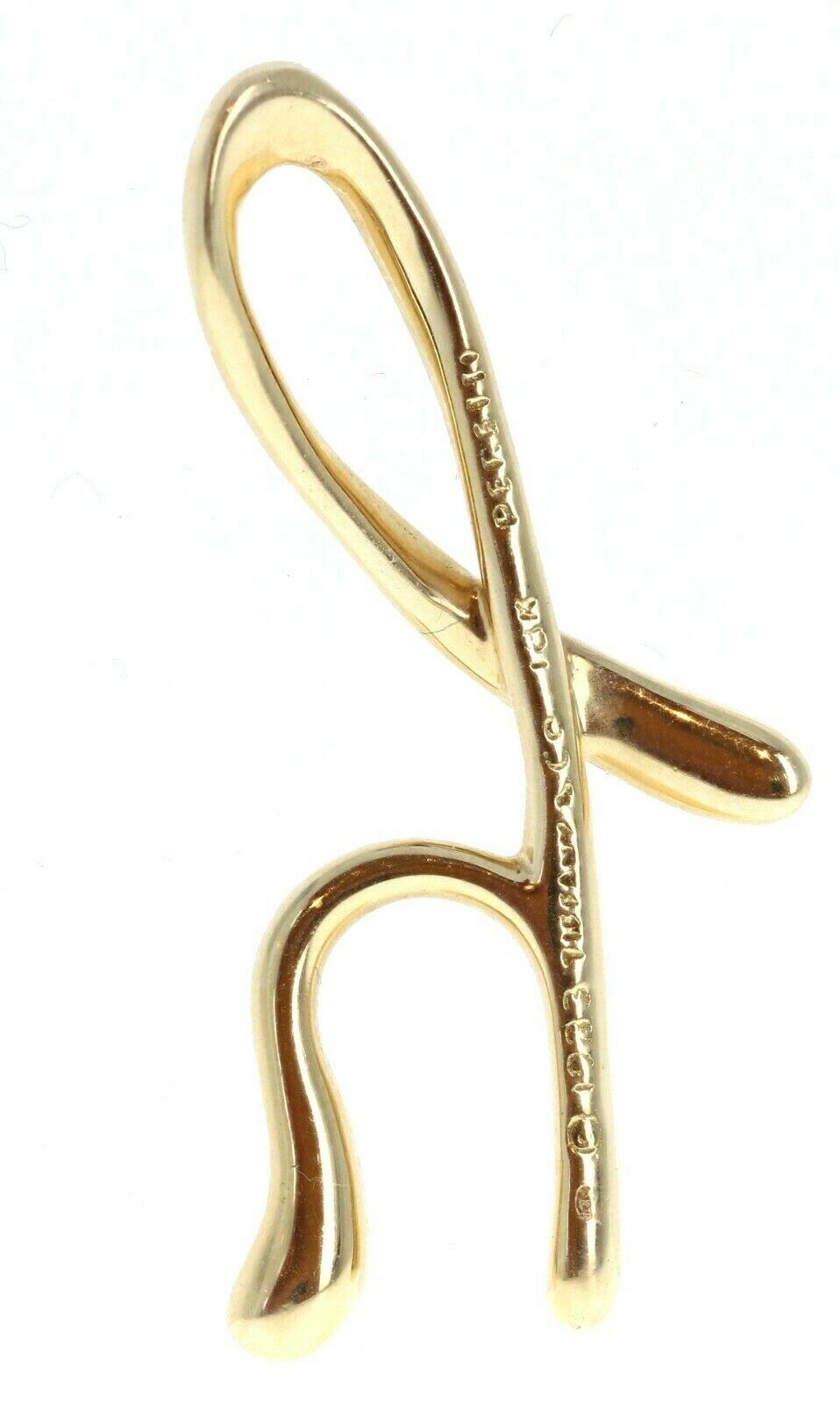 Tiffany & Co 18k Yellow Gold Elsa Peretti Initial Letter H Pendant 13.3g


For sale is a 18k yellow gold T& Co by Elsa Peretti 