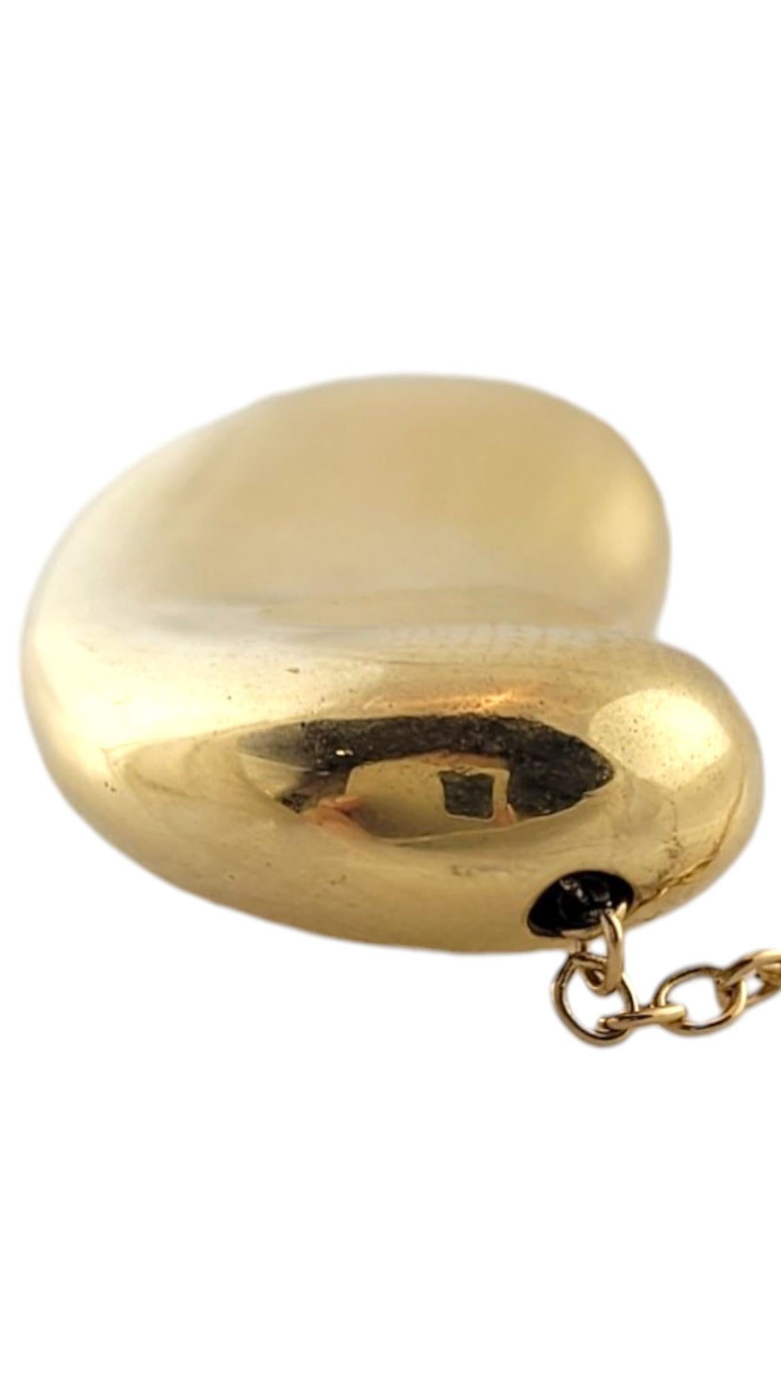 Tiffany & Co. 18K Yellow Gold Elsa Peretti large Bean Necklace

This stunning necklace by Tiffany & Co features a bean pendant crafted from 18K yellow gold paired with a long 18K yellow gold Tiffany chain!

Chain length: 30.25