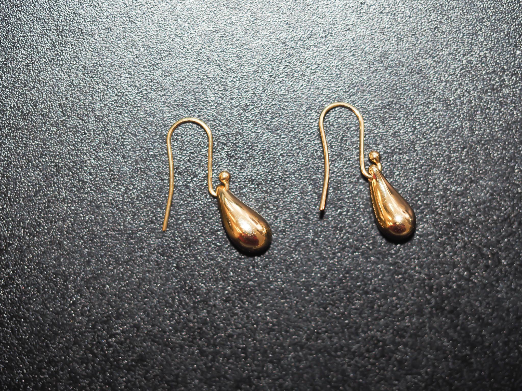 Tiffany & Co. Elsa Peretti Tropfenohrringe aus 18 Karat Gelbgold mit Tropfenmuster im Zustand „Hervorragend“ im Angebot in Hicksville, NY