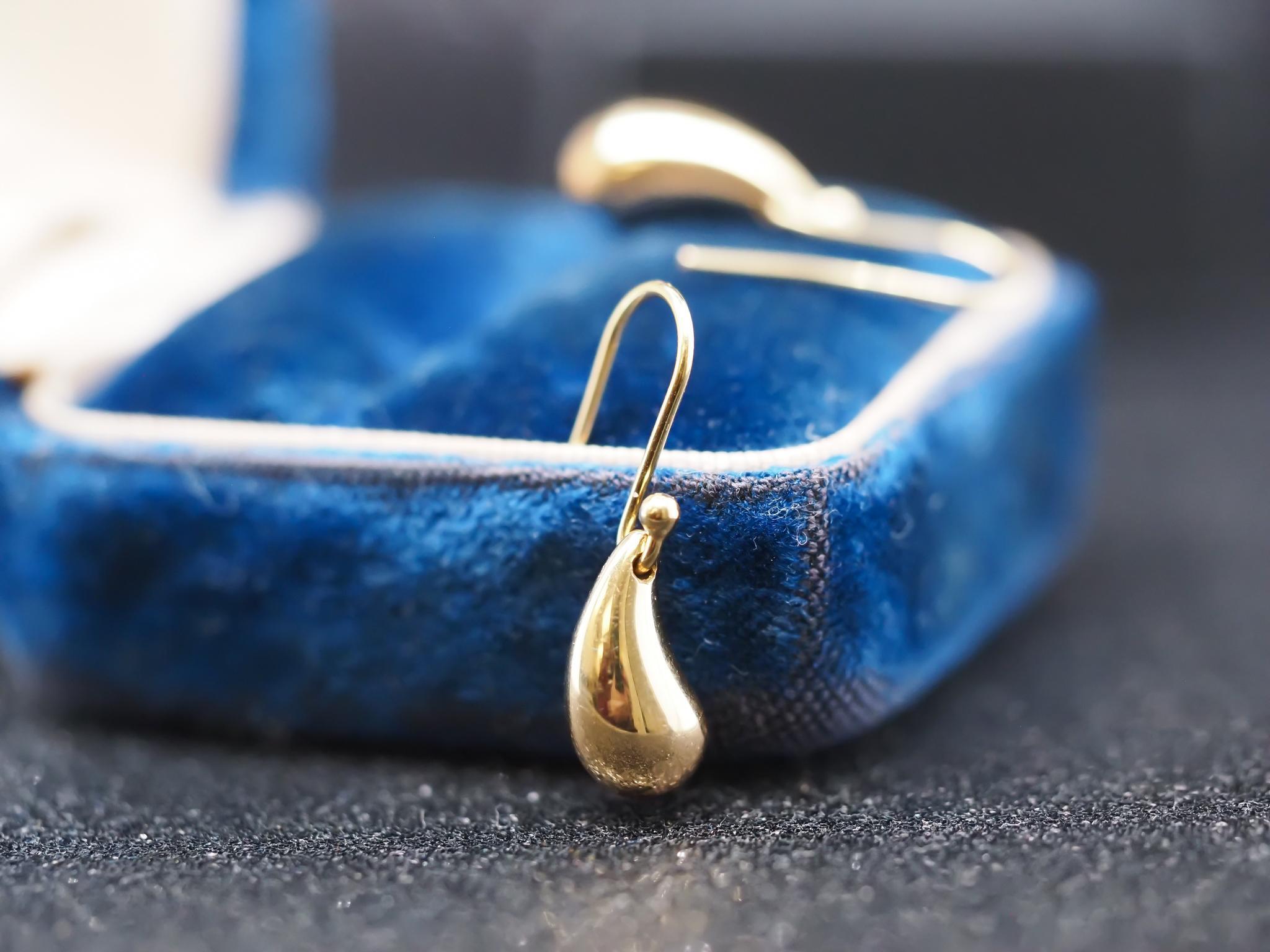 Tiffany & Co. Elsa Peretti Tropfenohrringe aus 18 Karat Gelbgold mit Tropfenmuster im Angebot 1
