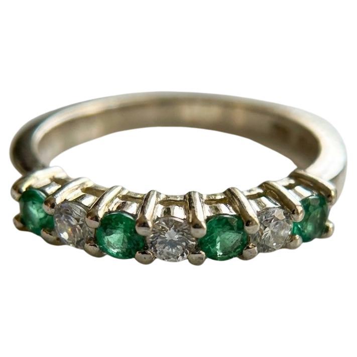 Tiffany
Co. 18K Gelbgold Smaragd
Diamant 7-Stone Embrace Hochzeit BandRing