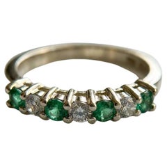 Tiffany
Co. 18K Gelbgold Smaragd
Diamant 7-Stone Embrace Hochzeit BandRing