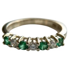 Tiffany & Co. 18K Yellow Gold Emerald & Diamond 7-Stone Embrace Wedding BandRing