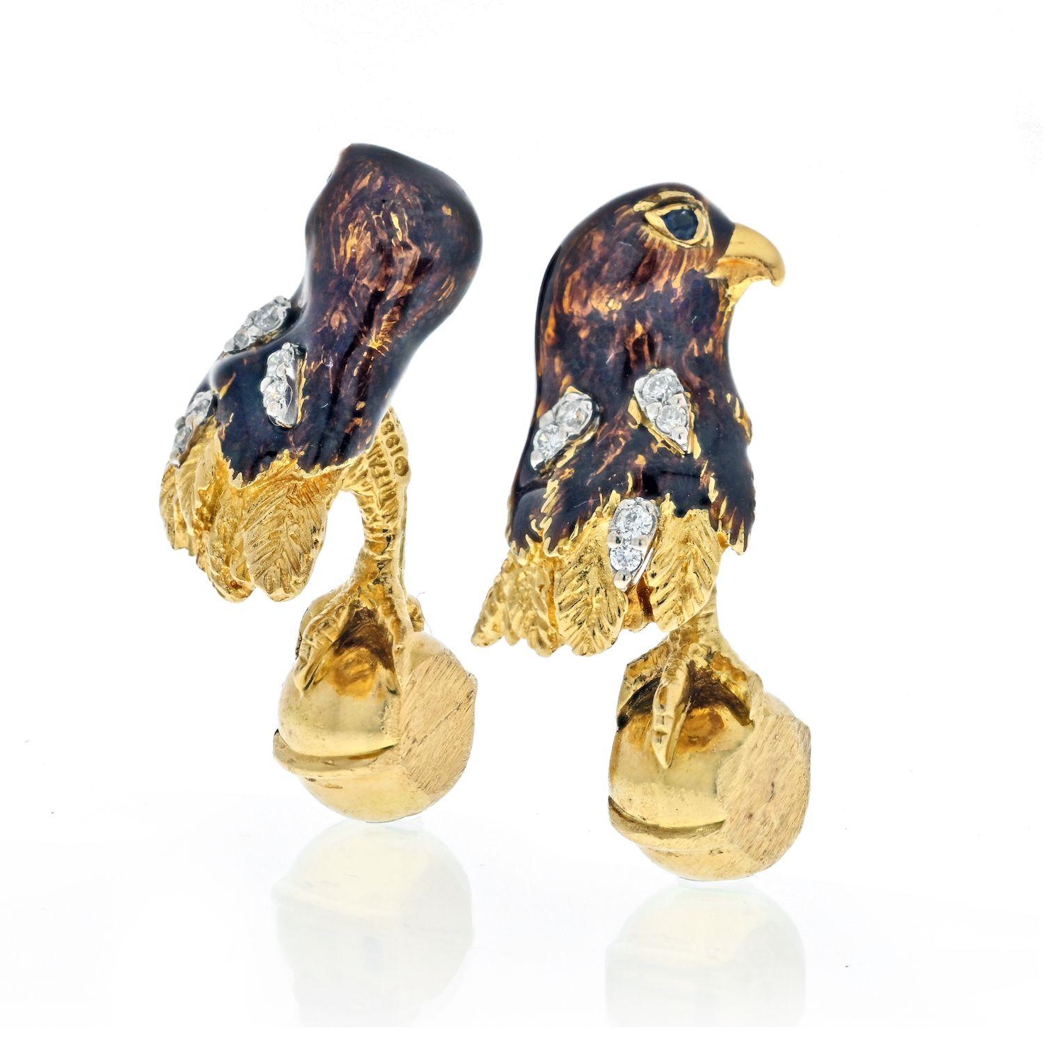 Vintage Estate Tiffany & Co 18K Yellow Gold, Enamel Falcon Cufflinks.
Wise-up your dress shirt with these super fine bird cufflinks. The face is painted in iridescent translucent enamel and highlighted with round cut diamonds as feathers. Length: