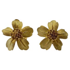 Orecchini a clip a forma di fiore in oro giallo 18 carati di Tiffany & Co.