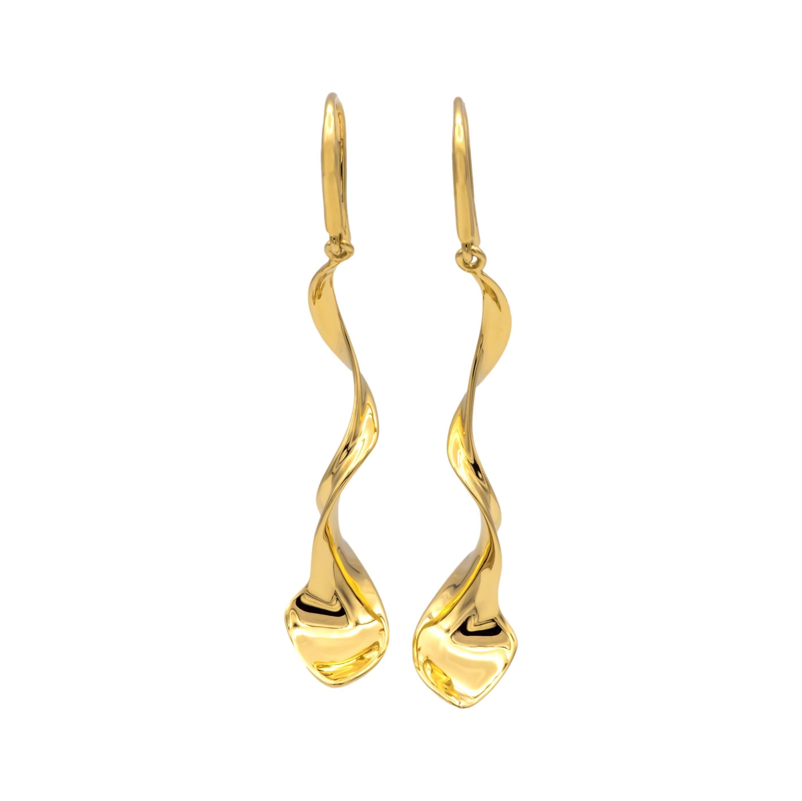 Estos artículos de Tiffany & Co. Los pendientes Orchid Drop, diseñados por Frank Gehry, están elaborados en oro amarillo de 18 quilates y presentan un diseño escultural y orgánico inspirado en la forma delicada y fluida de los pétalos de las