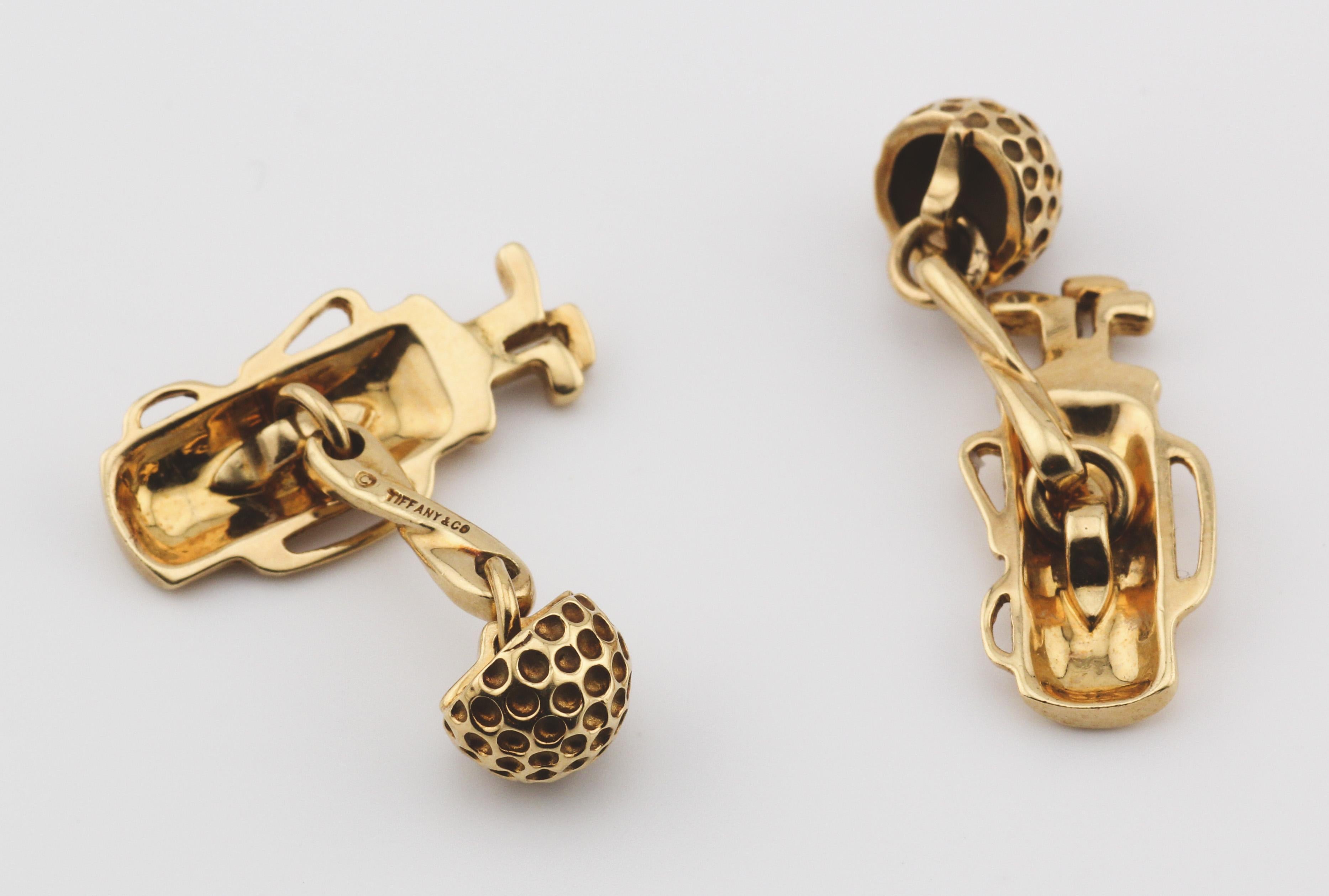 UpUp Sophistication : Boutons de manchette à motif de golf en or jaune 18 carats de Tiffany & Co. (Circa 1980)
Ces boutons de manchette en or jaune 18 carats de Tiffany & Co., datant des années 1980, apportent une touche de fantaisie et d'élégance