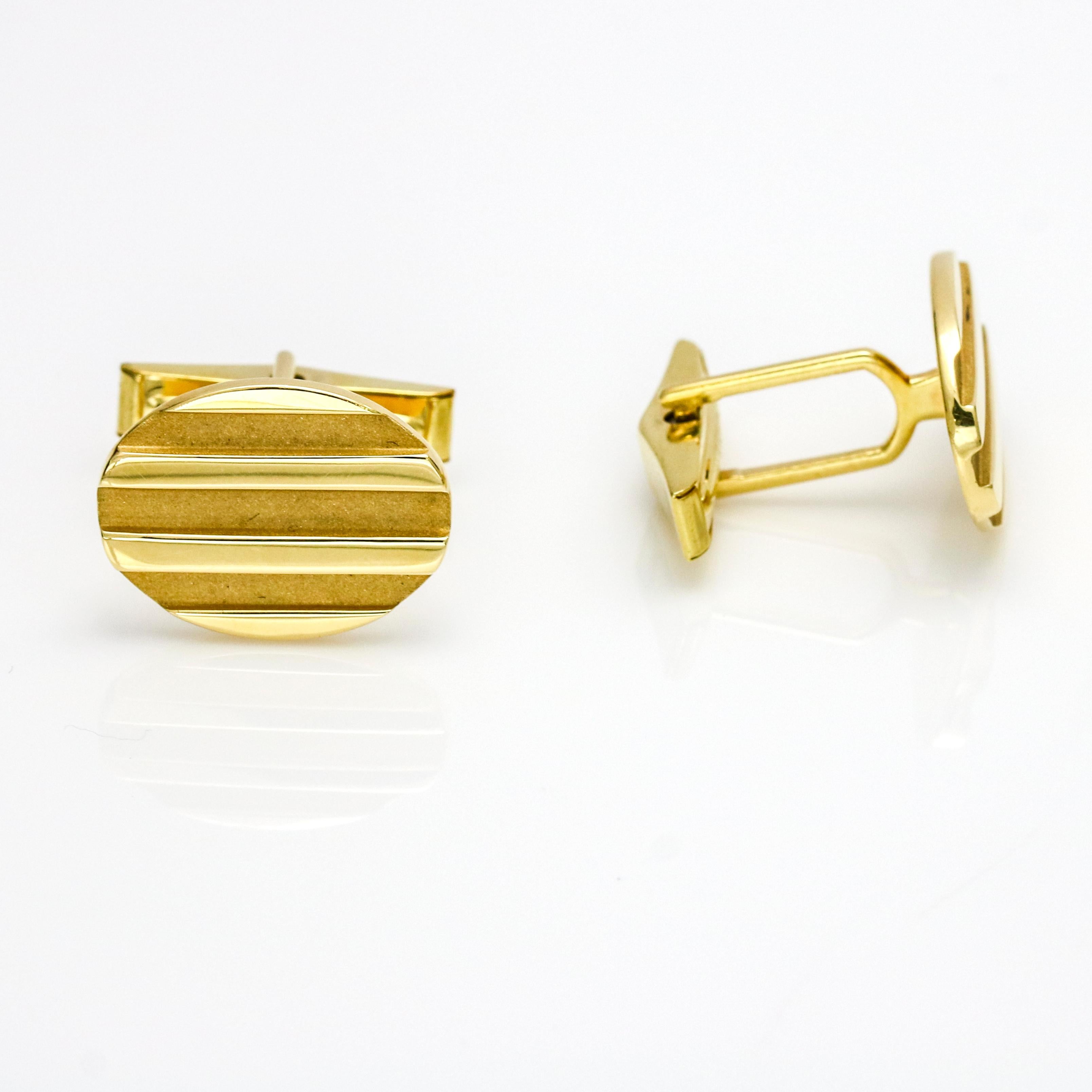 Retro Tiffany & Co. 18 Karat Yellow Gold Groove Oval Cufflinks For Sale