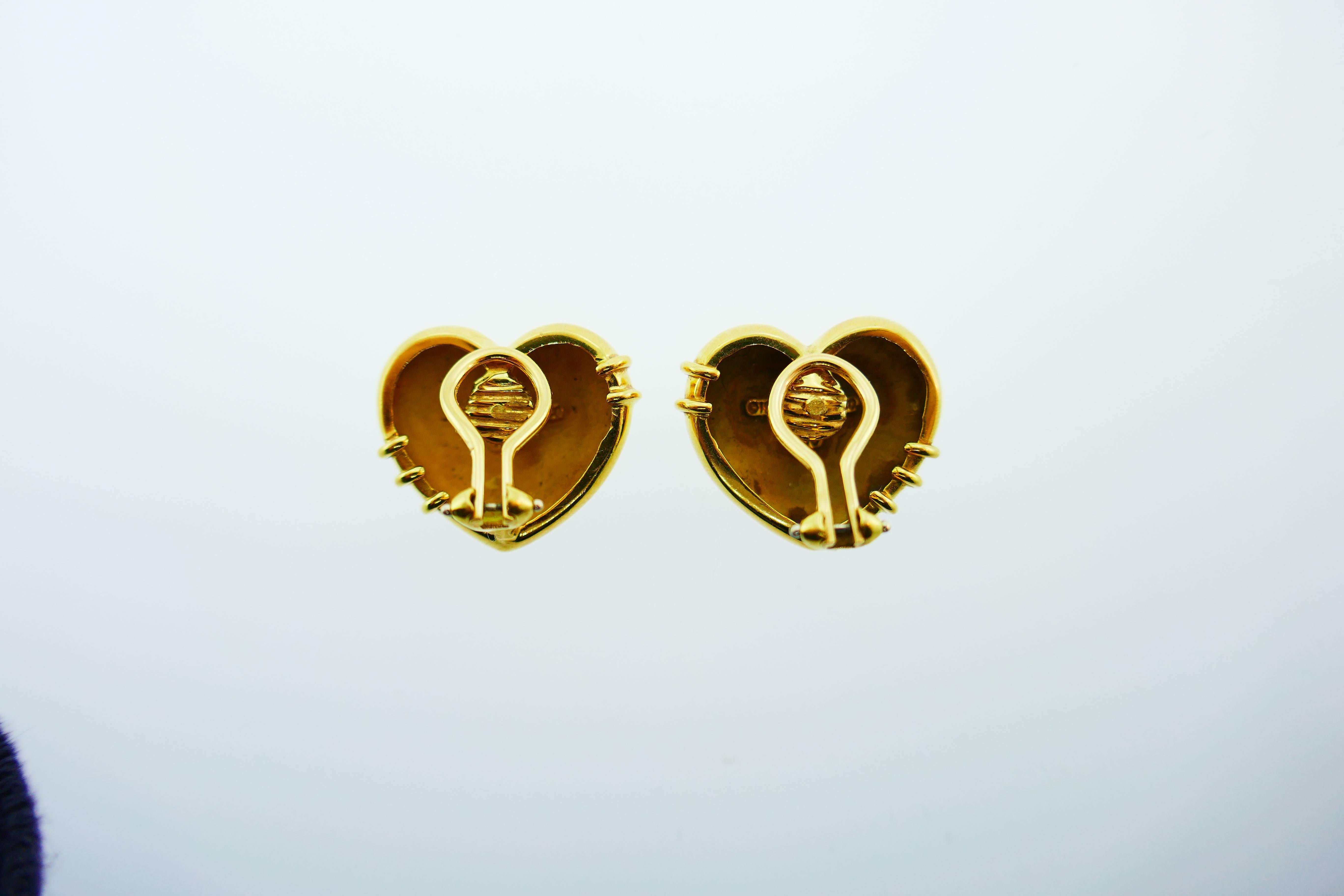 Tiffany & Co. 18 Karat Yellow Gold Heart and Arrow Clip-On Earrings, circa 1984 In Excellent Condition In Beverly Hills, CA