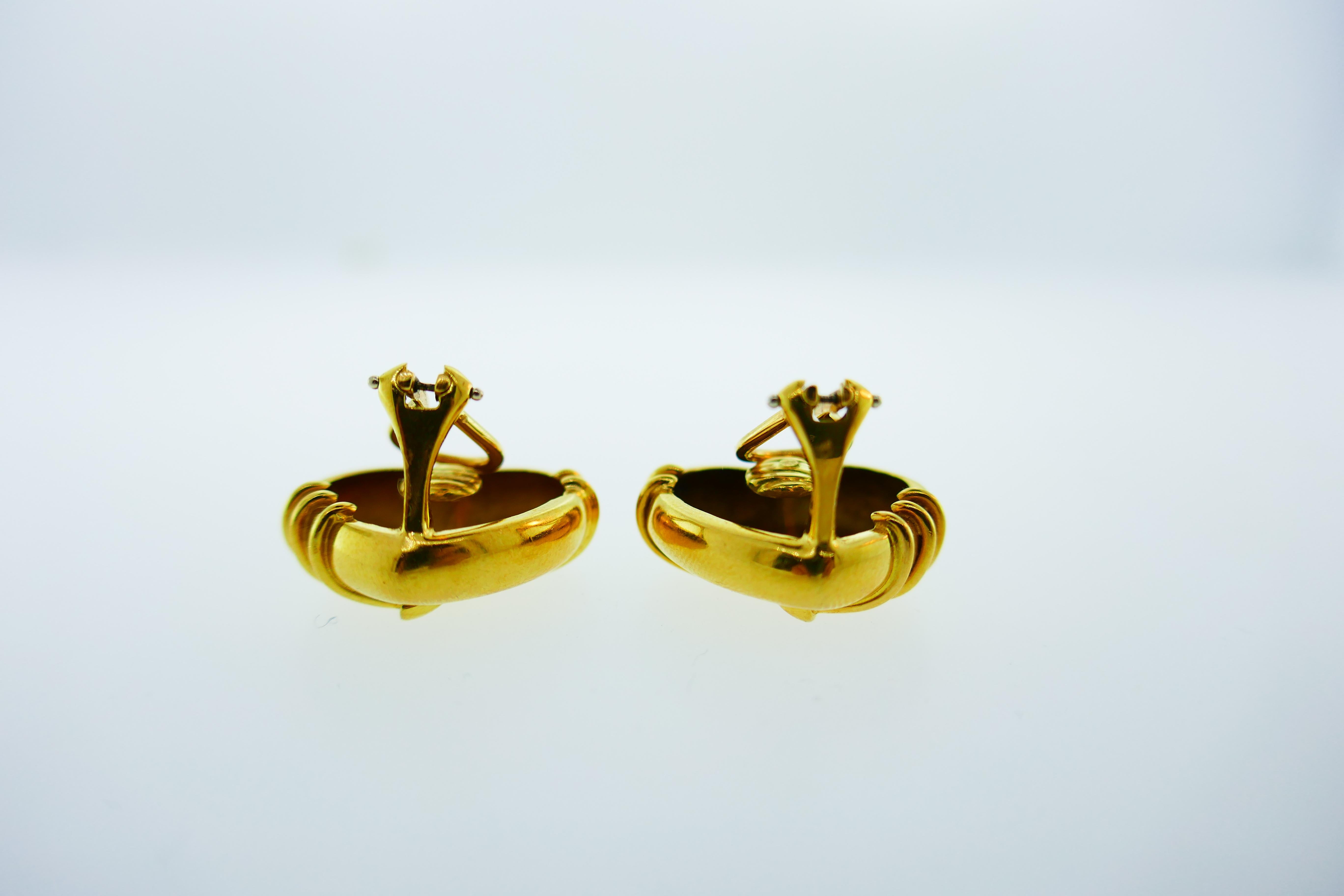 Women's or Men's Tiffany & Co. 18 Karat Yellow Gold Heart and Arrow Clip-On Earrings, circa 1984