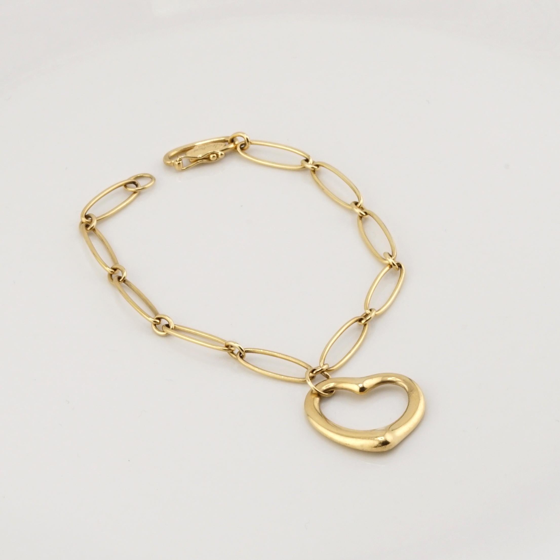 Women's Tiffany & Co. 18K Yellow Gold Heart Charm Chain Bracelet For Sale