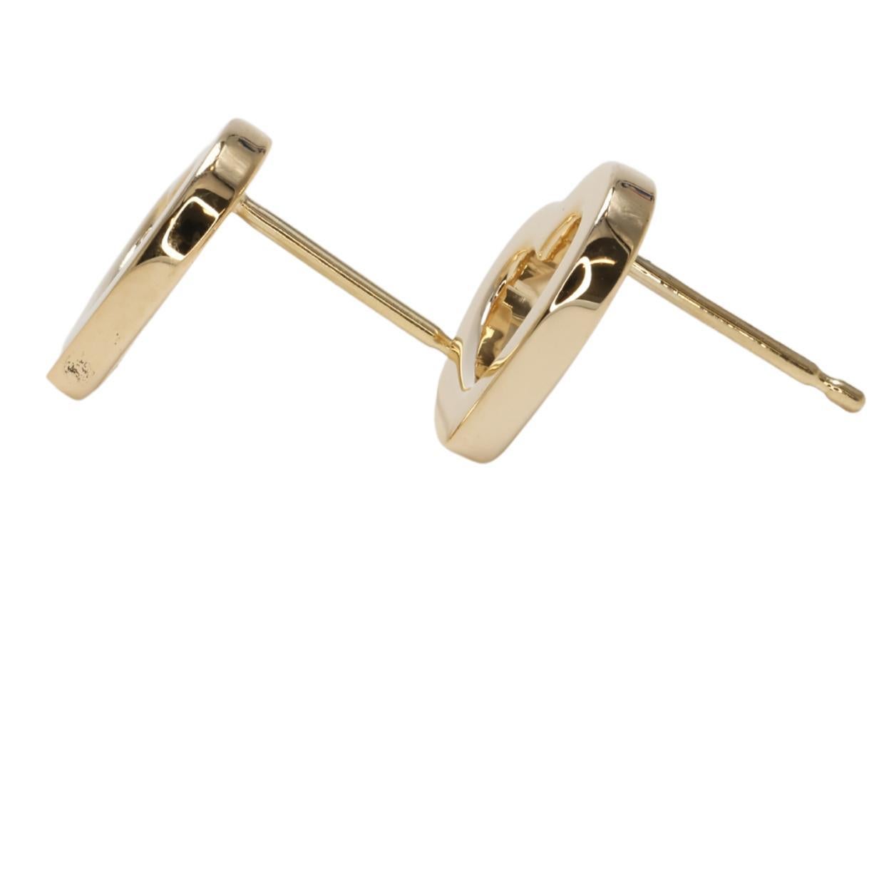 Tiffany & Co. Pendientes Corazón Oro Amarillo 18k - Made in Italy

Déjate llevar por la elegancia de Tiffany & Co. con estos encantadores pendientes en forma de corazón de oro amarillo de 18k. Meticulosamente elaborados en Italia, estos pendientes