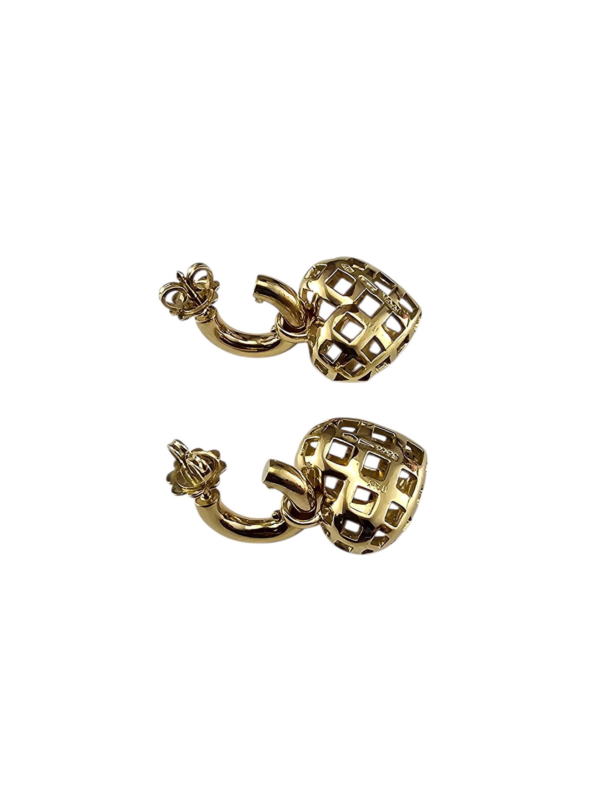 Contemporain Tiffany & Co. Boucles d'oreilles en or jaune 18 carats avec cœur en pampille #23665 en vente