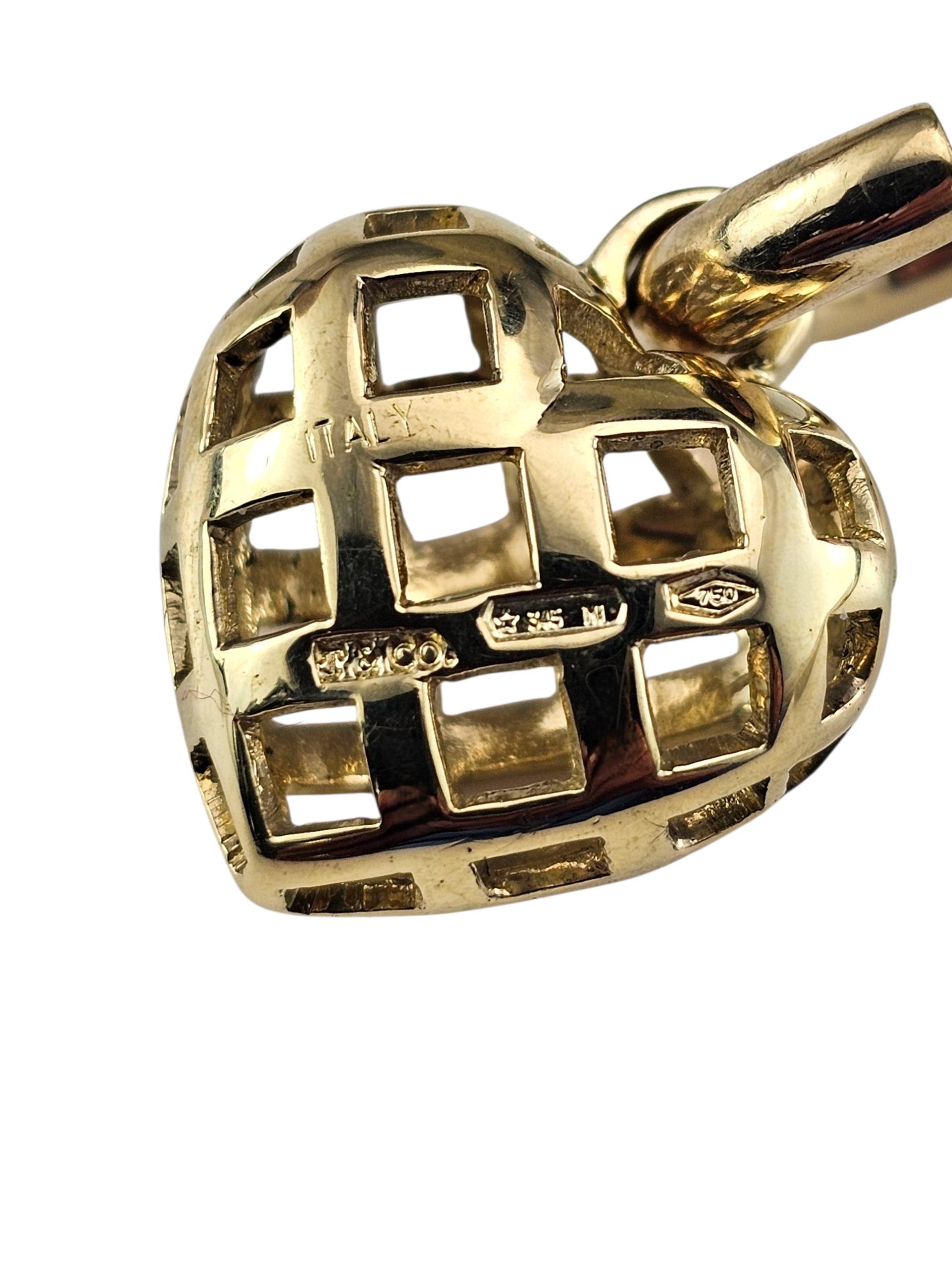 Tiffany & Co. Boucles d'oreilles en or jaune 18 carats avec cœur en pampille #23665 Pour femmes en vente