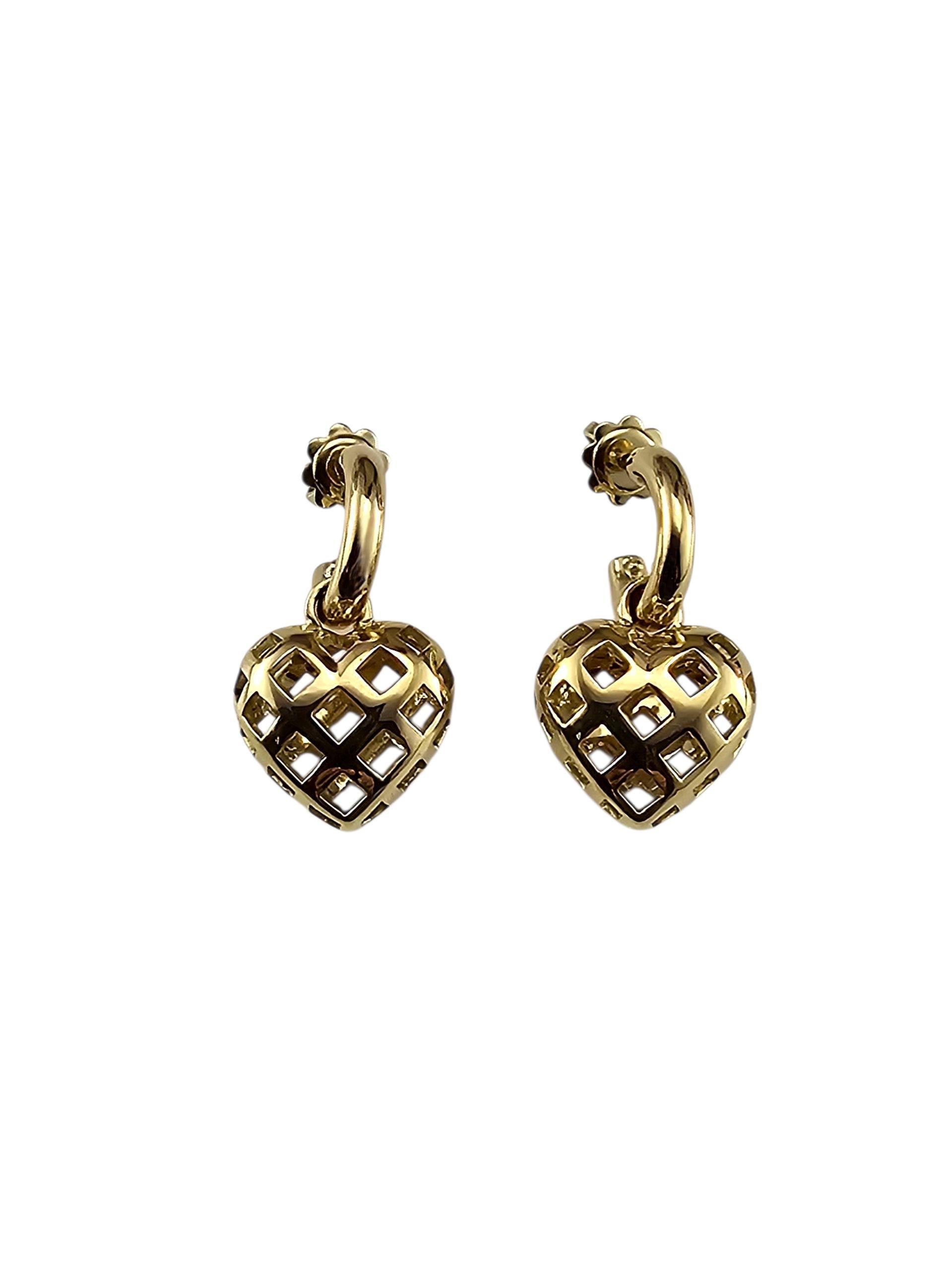 Tiffany 
Co. Boucles d
oreilles en or jaune 18 carats avec cœur en pampille #23665 en vente