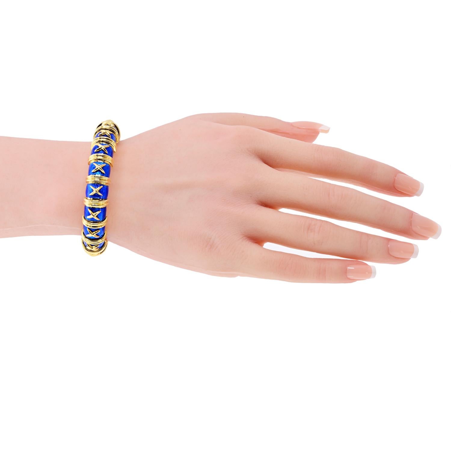 Tiffany & Co. Bracciale Croisillon in oro giallo 18 carati con smalto blu Jean Schlumberger in vendita 1