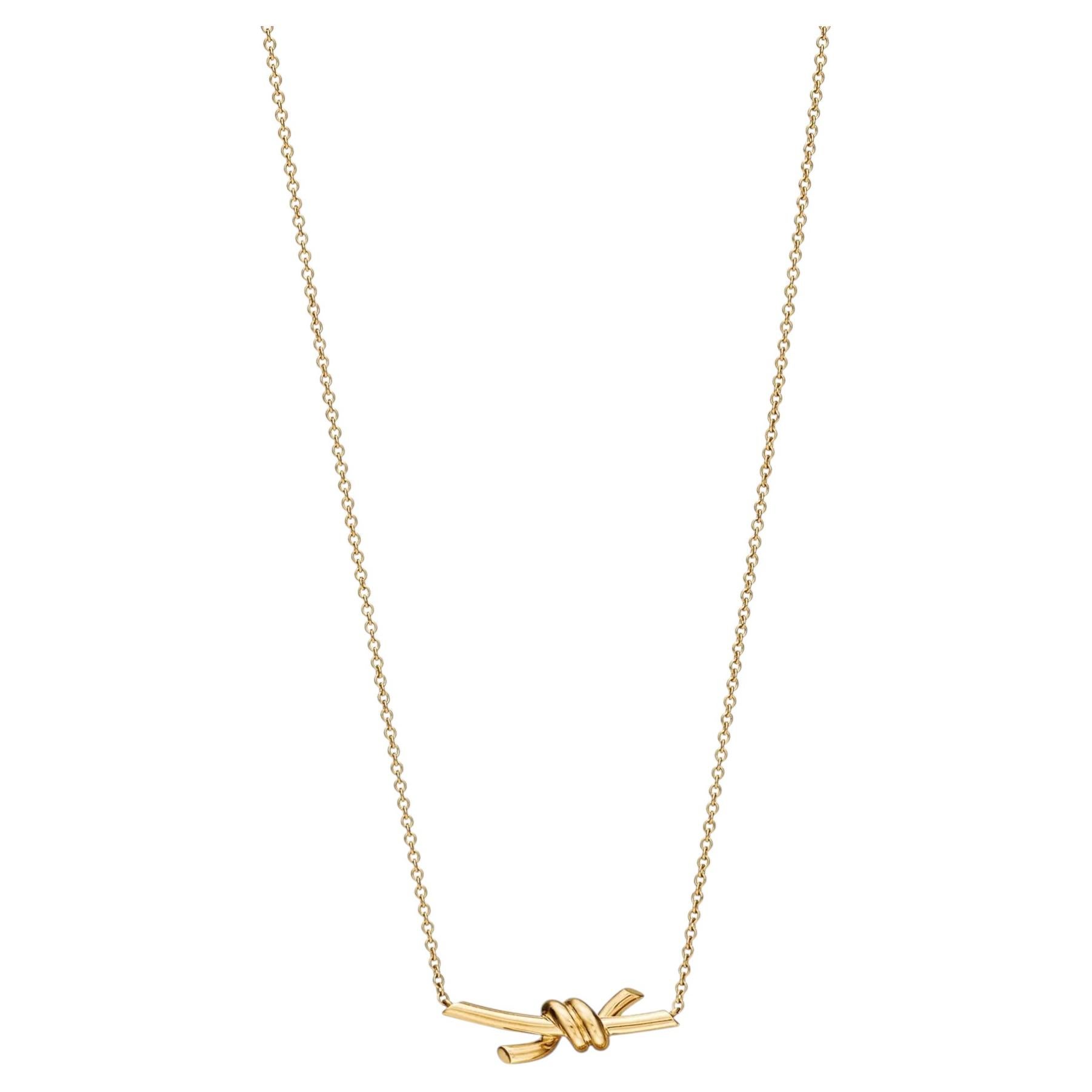 Collier à pendentif « Knot » en or jaune 18 carats de Tiffany & Co.