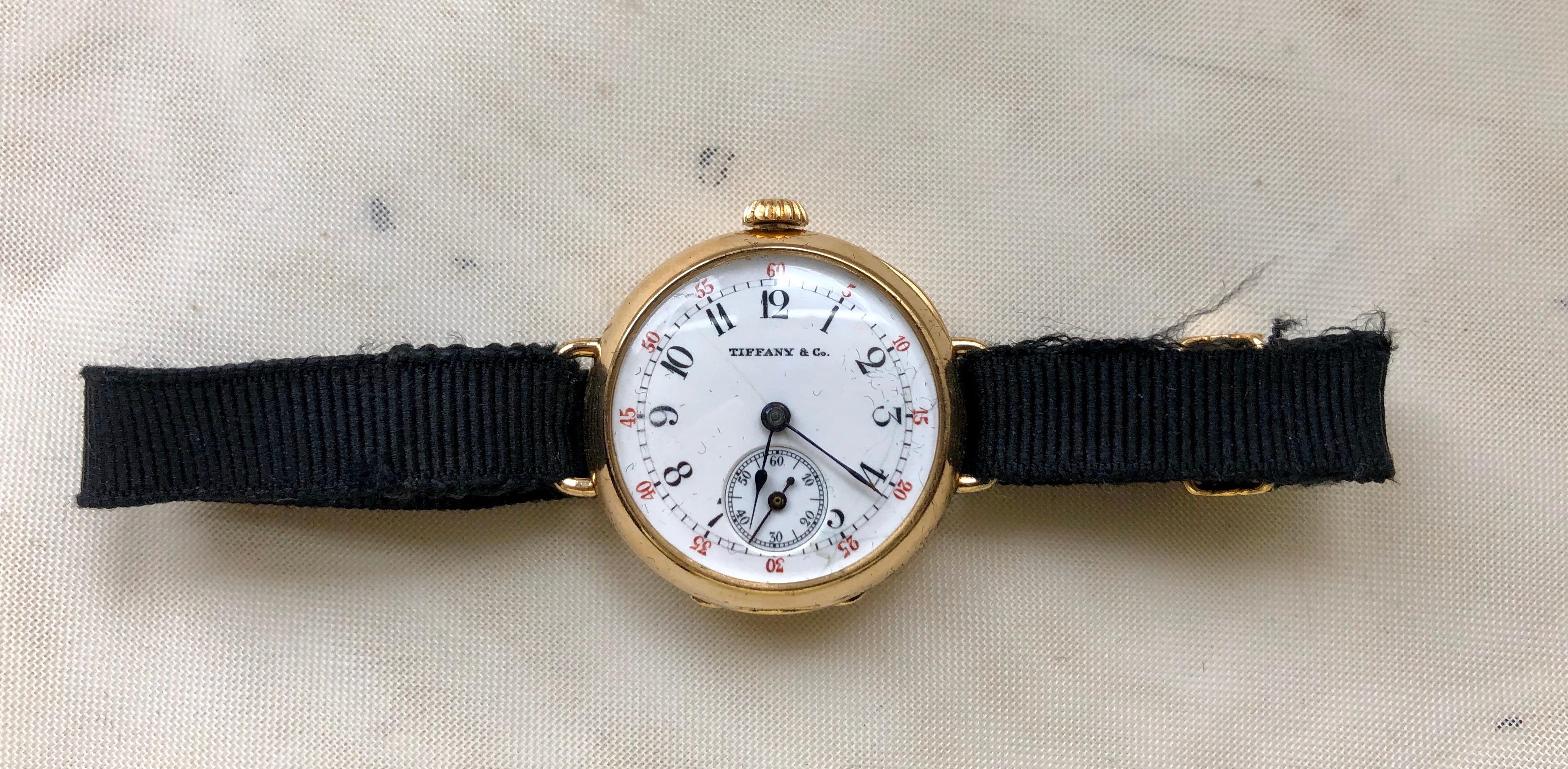 Tiffany & Co. 18K Yellow Gold Ladies Wristwatch

This vintage authentic Tiffany ladies wristwatch is in a pocket watch style with a sideways dial.

Manual Hand winding movement.

The case is approx. 26mm

White dial with red and black markers