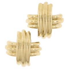 Tiffany & Co. Boucles d'oreilles Omega en or jaune 18 carats à grande finition polie « X »