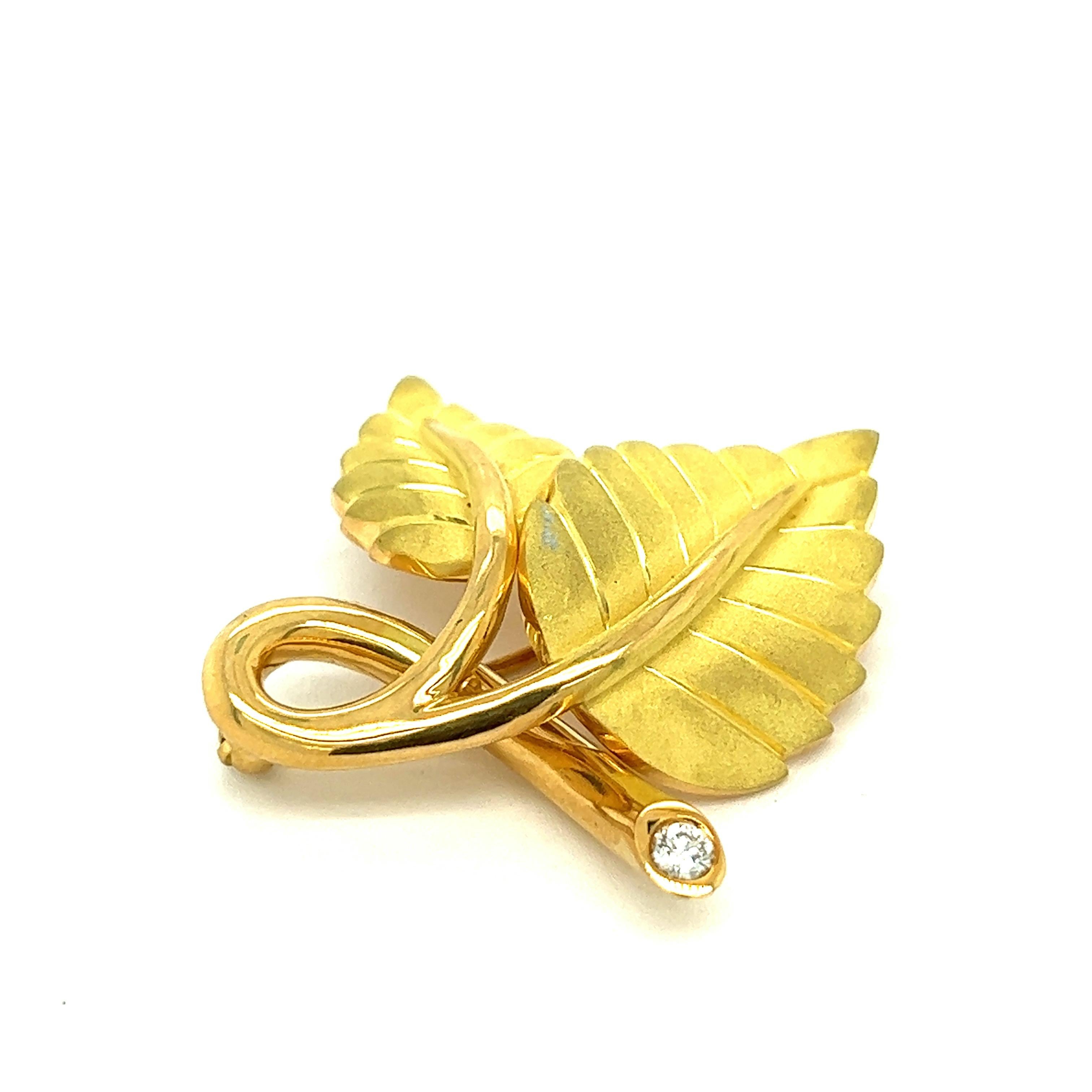 Contemporary Tiffany & Co. 18k Yellow Gold Leaf Pin Brooch For Sale