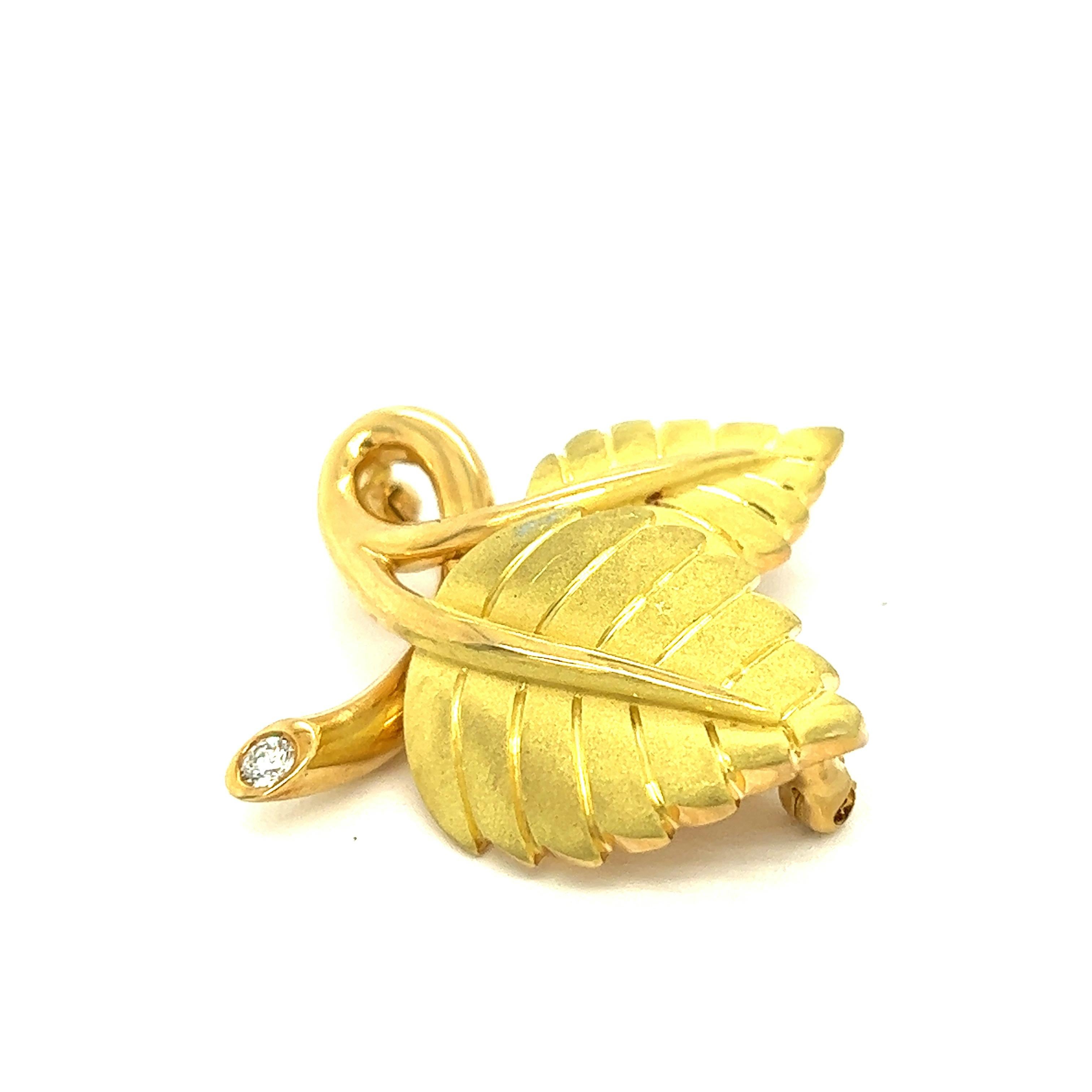 Taille ronde Tiffany & Co. Broche feuille en or jaune 18 carats en vente