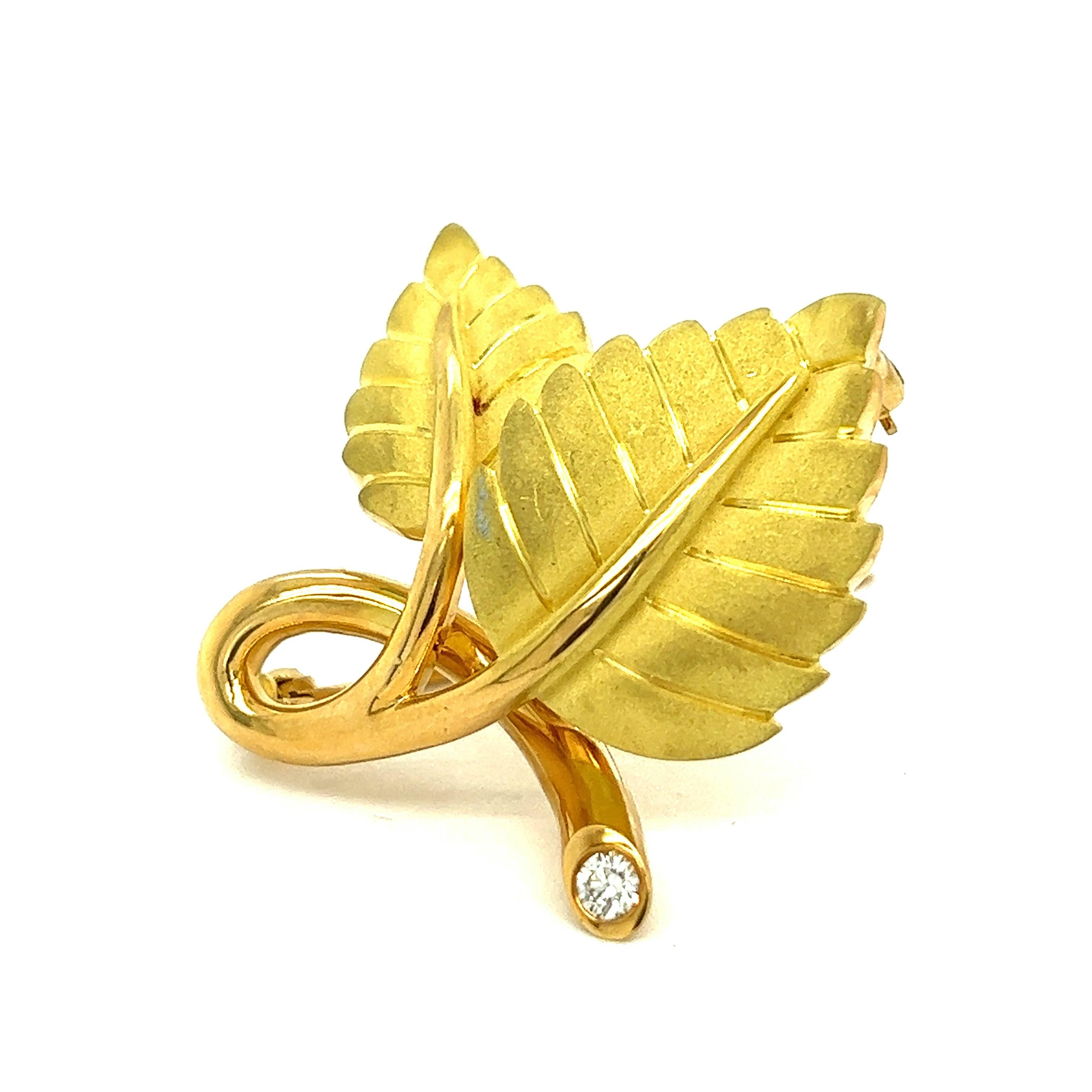 Tiffany & Co. 18k Yellow Gold Leaf Pin Brooch In Good Condition For Sale In New York, NY