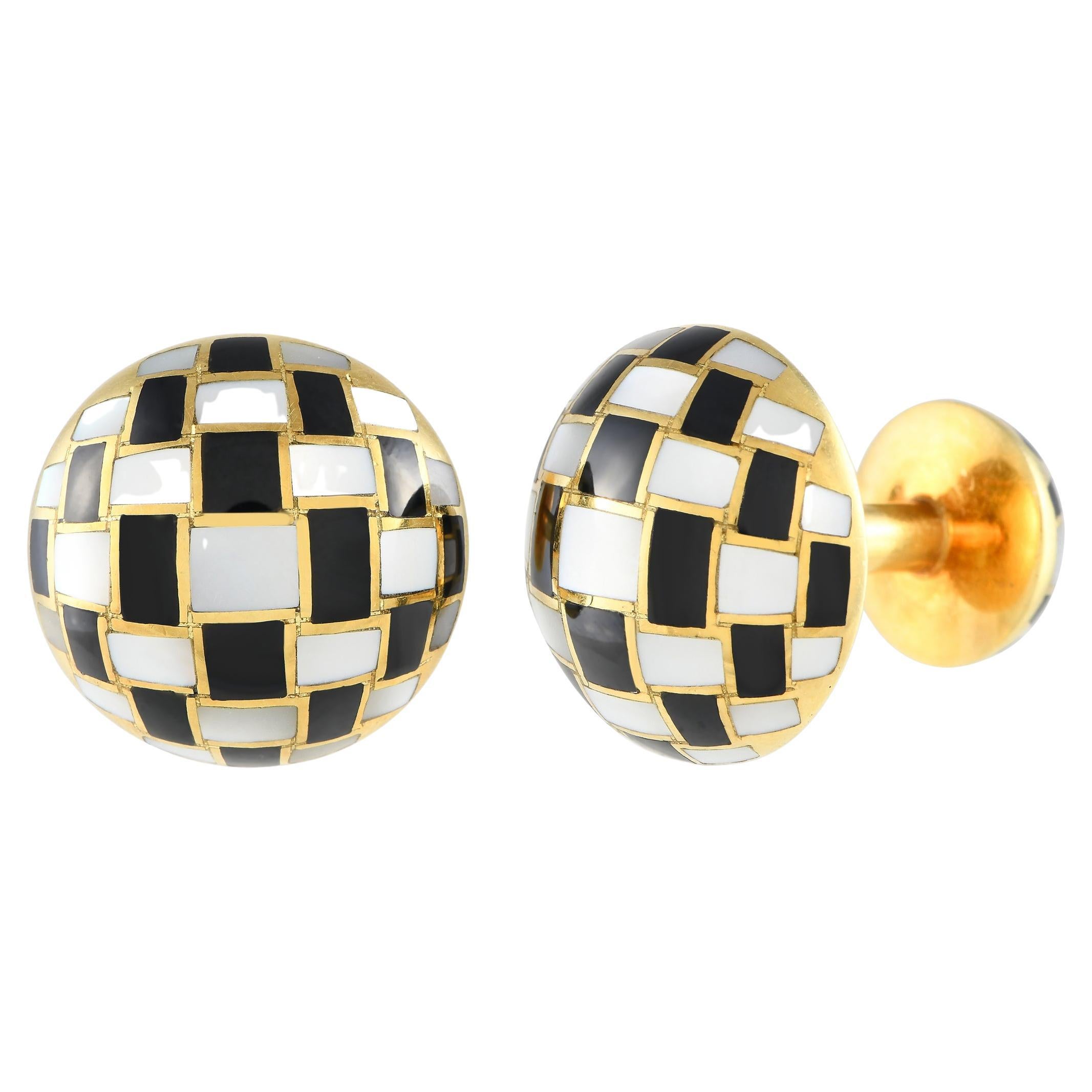 Tiffany & Co. Boutons de manchette en or jaune 18 carats incrustés de nacre et d'onyx en vente