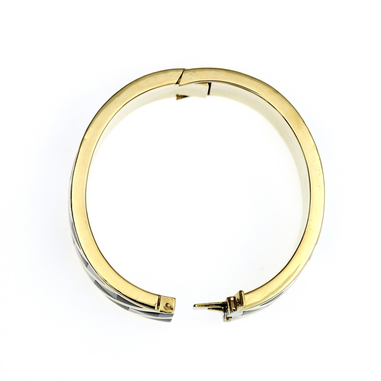 Tiffany & Co. Bracelet jonc en or jaune 18 carats avec incrustation d'onyx et de nacre en vente 2