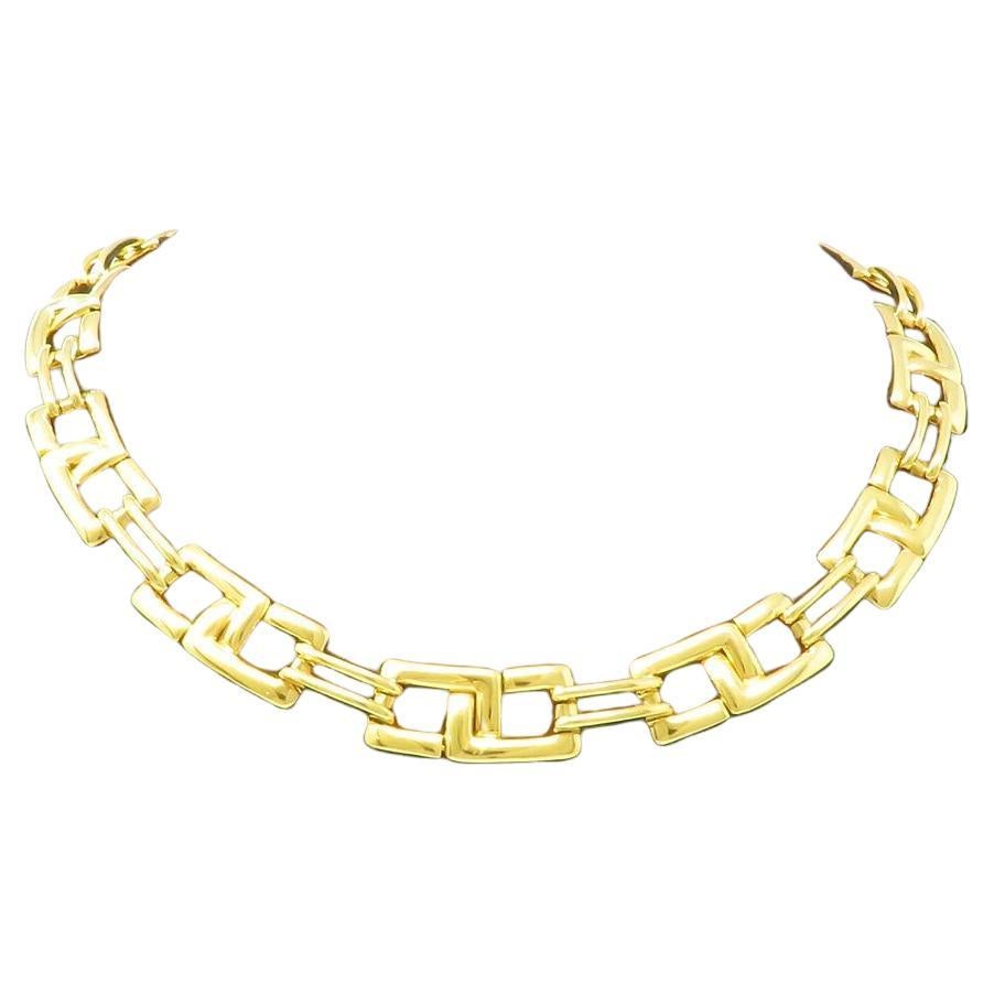 A stunning design from Tiffany & Co. Necklace 16.5 inches long and 13mm wide

Marked: T & Co 2001 750 Italy

Total Weight : 115.8 grams