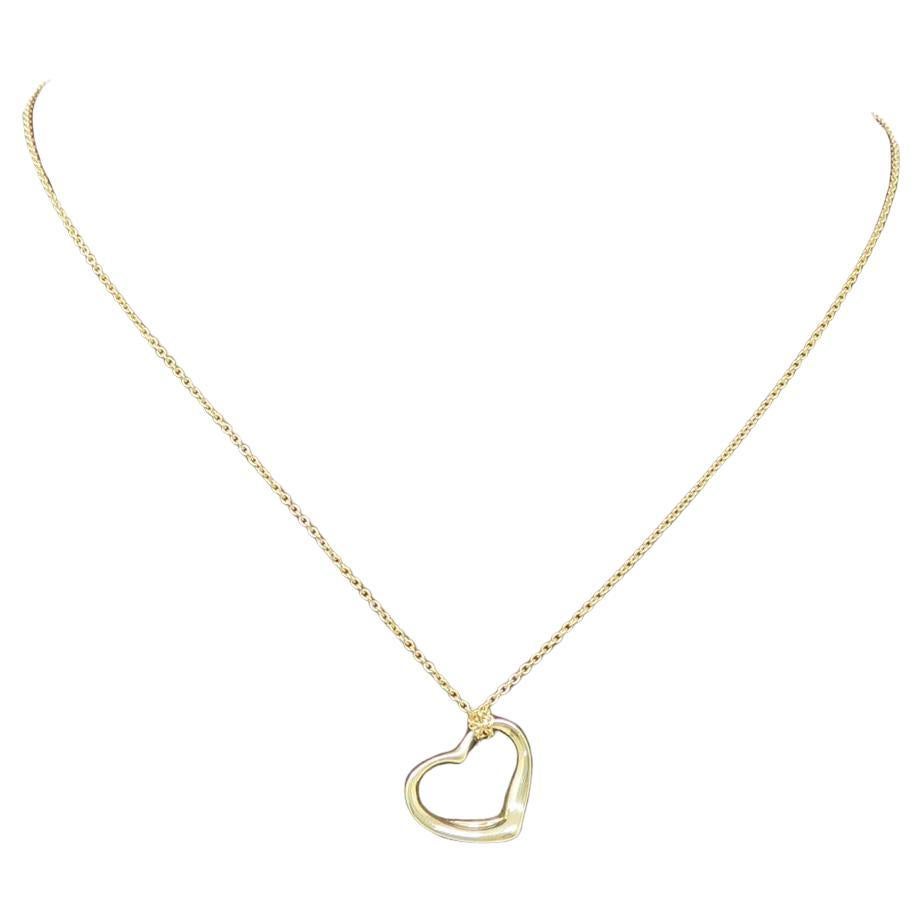A stunning design from Tiffany & Co. Necklace 
Necklace 15 inches long. Pendant 14 x 12mm

Marked: Tiffany & Co. Peretti 18k

Total Weight : 2.7 grams