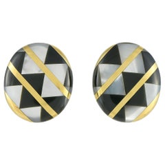 Boucles d'oreilles clips en or jaune 18K avec onyx et nacre