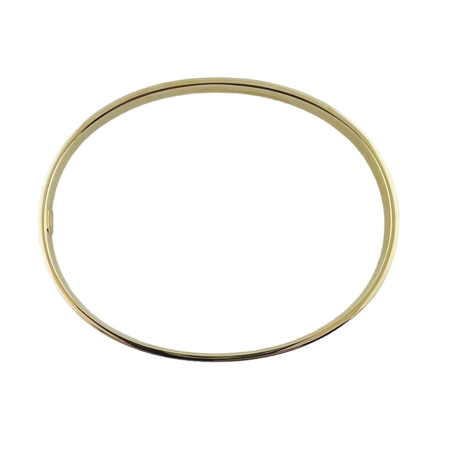 Tiffany & Co. 18K Yellow Gold Oval Bangle Bracelet

This oval Tiffany bangle bracelet is perfect for wearing alone or layered with other bangles

7.5
