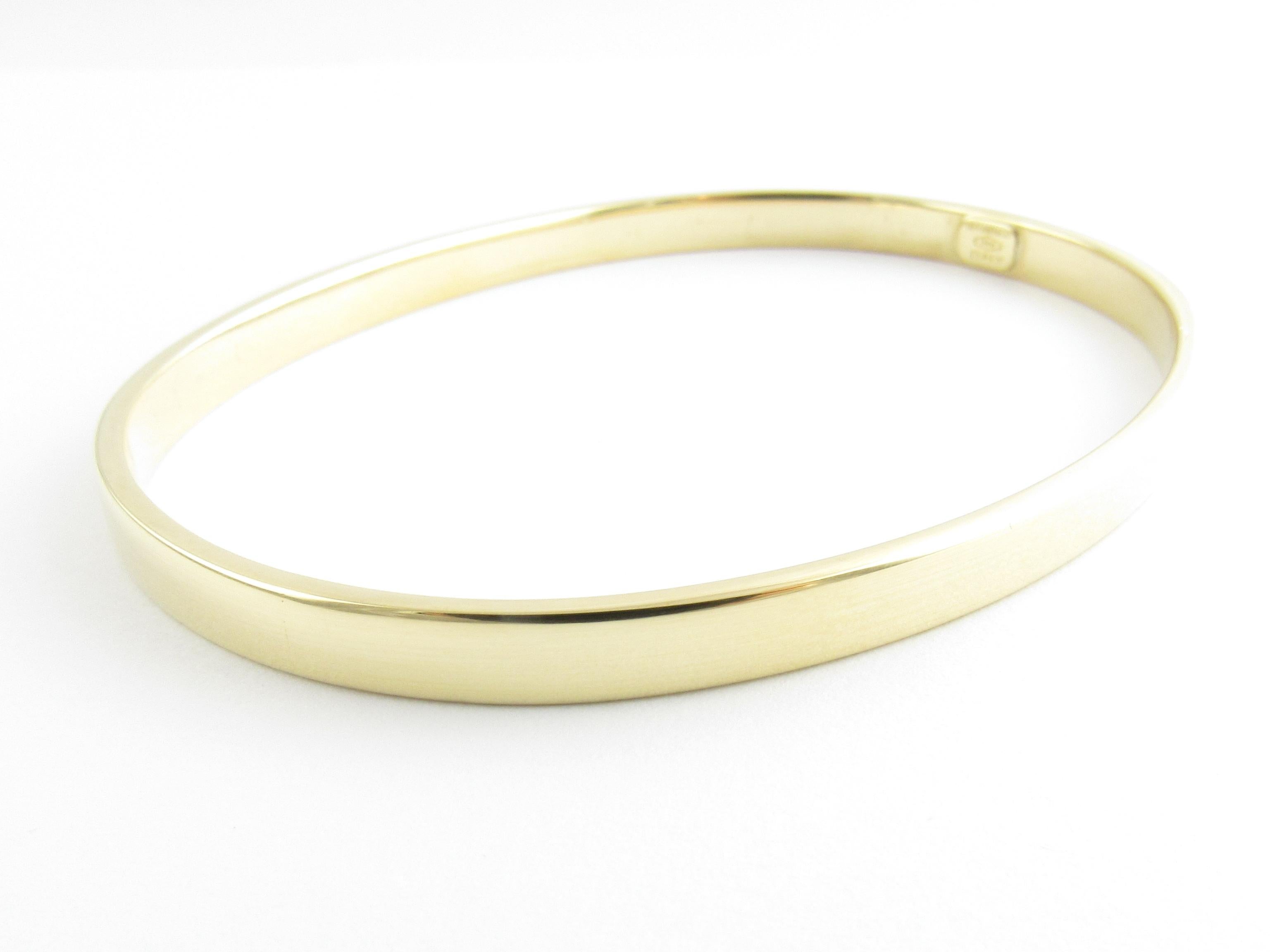 Tiffany & Co. 18 Karat Yellow Gold Oval Bangle Bracelet In Good Condition In Washington Depot, CT