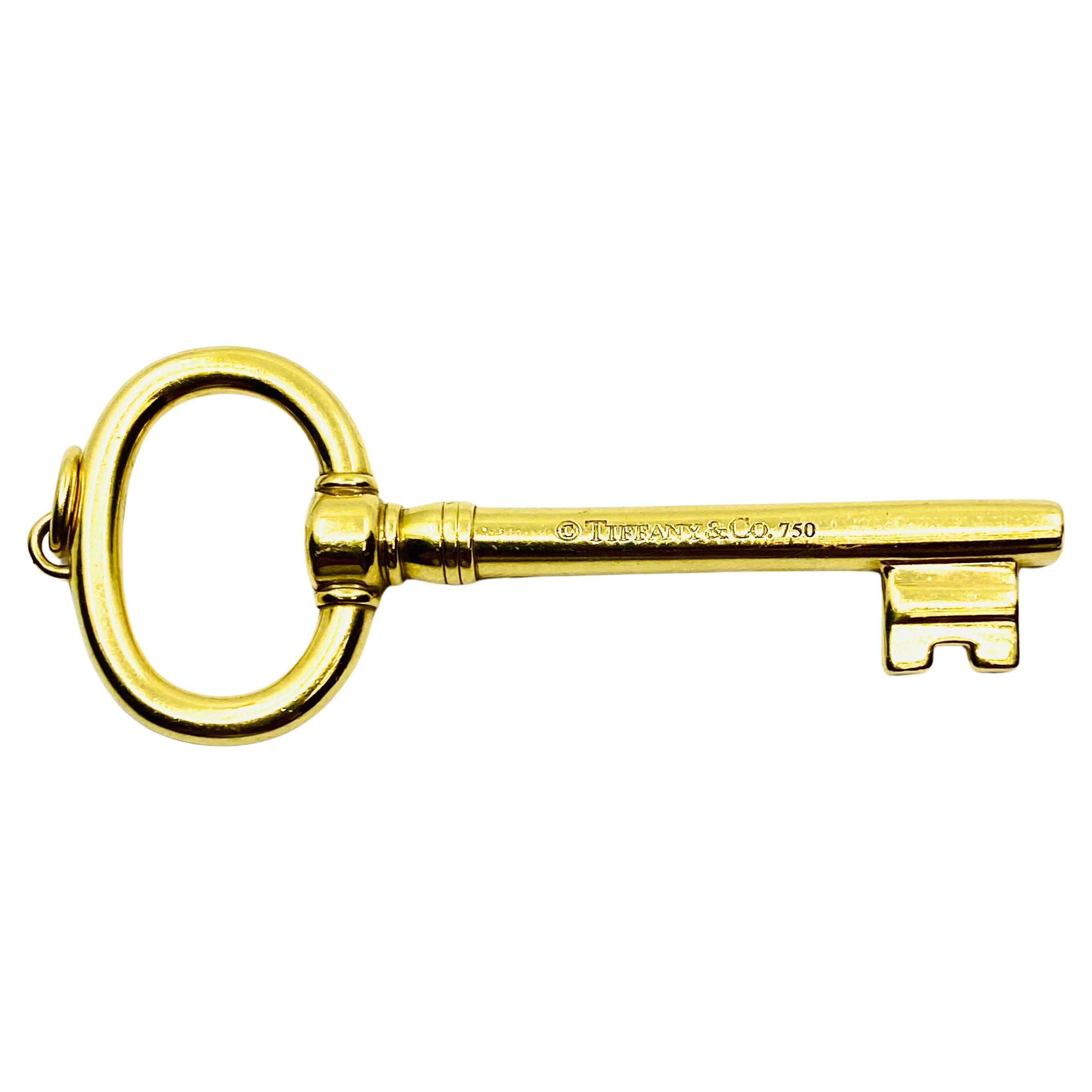 DESIGNER: Tiffany & Co.
CIRCA: 21° secolo
MATERIALI: Oro giallo 18k
PESO: 17,5 grammi
MISURE: 2 1/4
