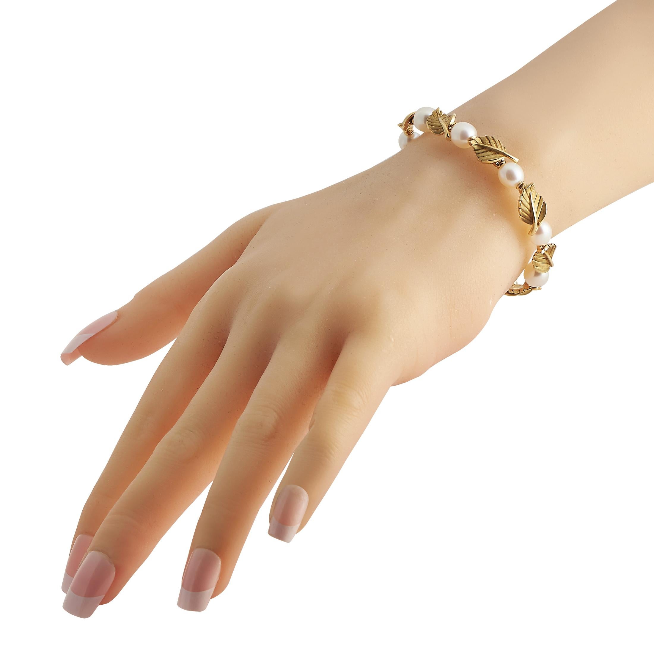 This Tiffany & Co. bracelet is nothing short of breathtaking. Opulent 18K Yellow Gold leaves alternate with stunning Pearl accents on this impeccable piece of jewelry, which measures 7.25