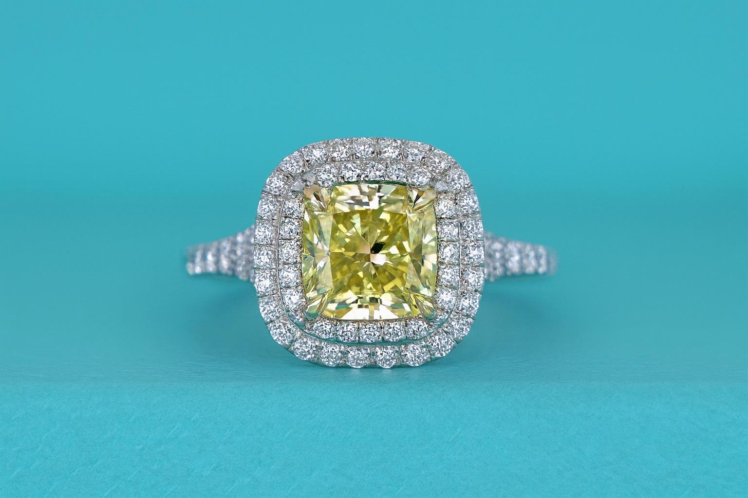 Moderno Anello Tiffany & Co. in oro giallo 18k e platino con diamante giallo intenso Fancy in vendita
