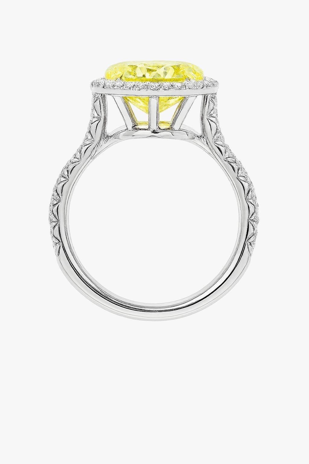 Bague de fiançailles Tiffany & Co. en or jaune 18 carats et platine, diamant en forme de cœur, Soleste

Cette exquise bague de fiançailles Soleste est une création rare de Tiffany & Co. et met en valeur un diamant en forme de cœur Fancy Vivid