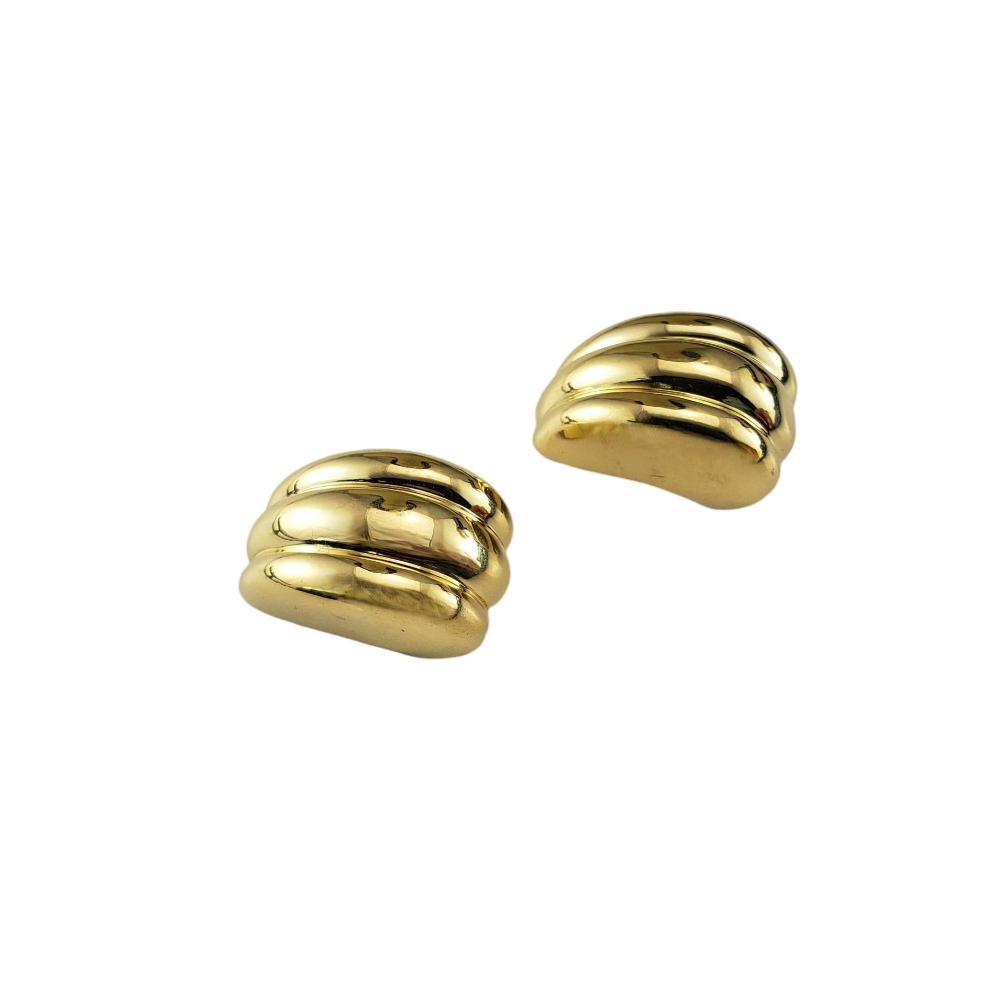 Tiffany & Co. 18K Yellow Gold Ribbed Clip-On Earrings

These elegant earrings by are crafted in beautifully detailed polished 18K yellow gold by Tiffany & Co. Clip on closures.

Hallmark: TIFFANY & CO. 18K

Size: 26 mm x 16 mm

Weight: 13.6 dwt. /