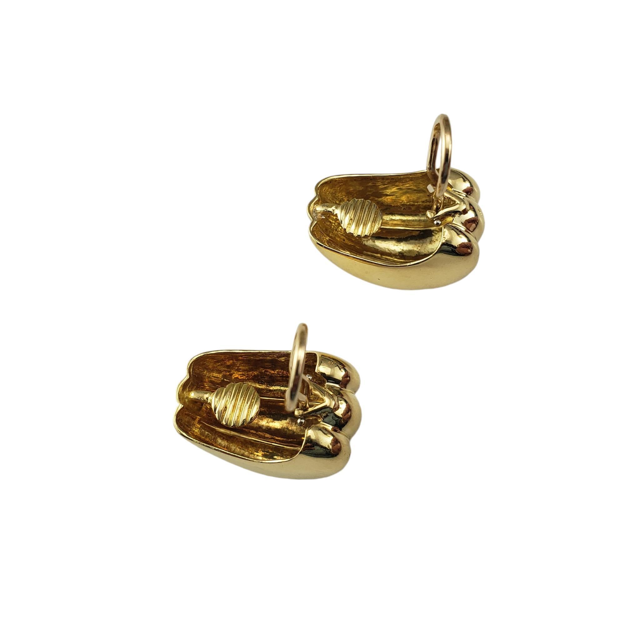 Tiffany & Co. 18K Yellow Gold Ribbed Clip-On Earrings #18483 In Good Condition For Sale In Washington Depot, CT