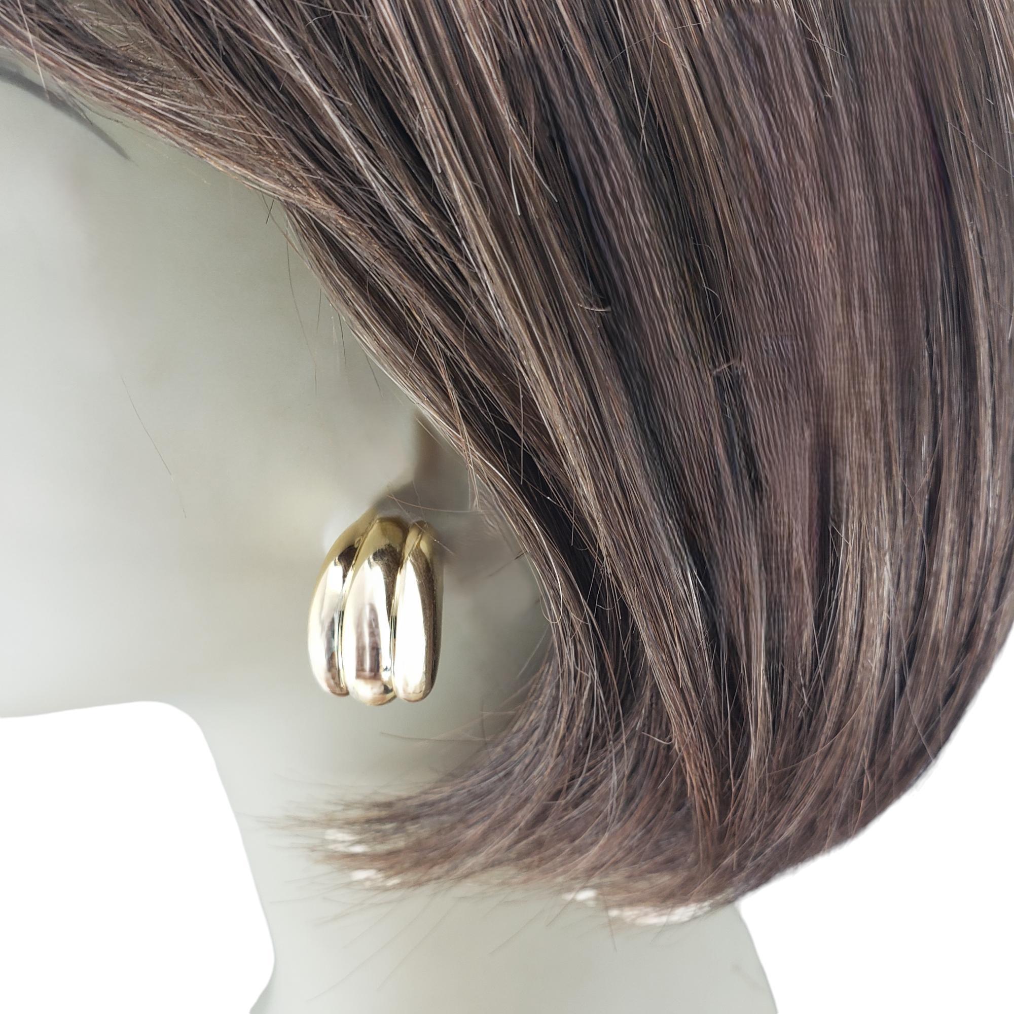 Tiffany & Co. 18K Yellow Gold Ribbed Clip-On Earrings #18483 For Sale 1