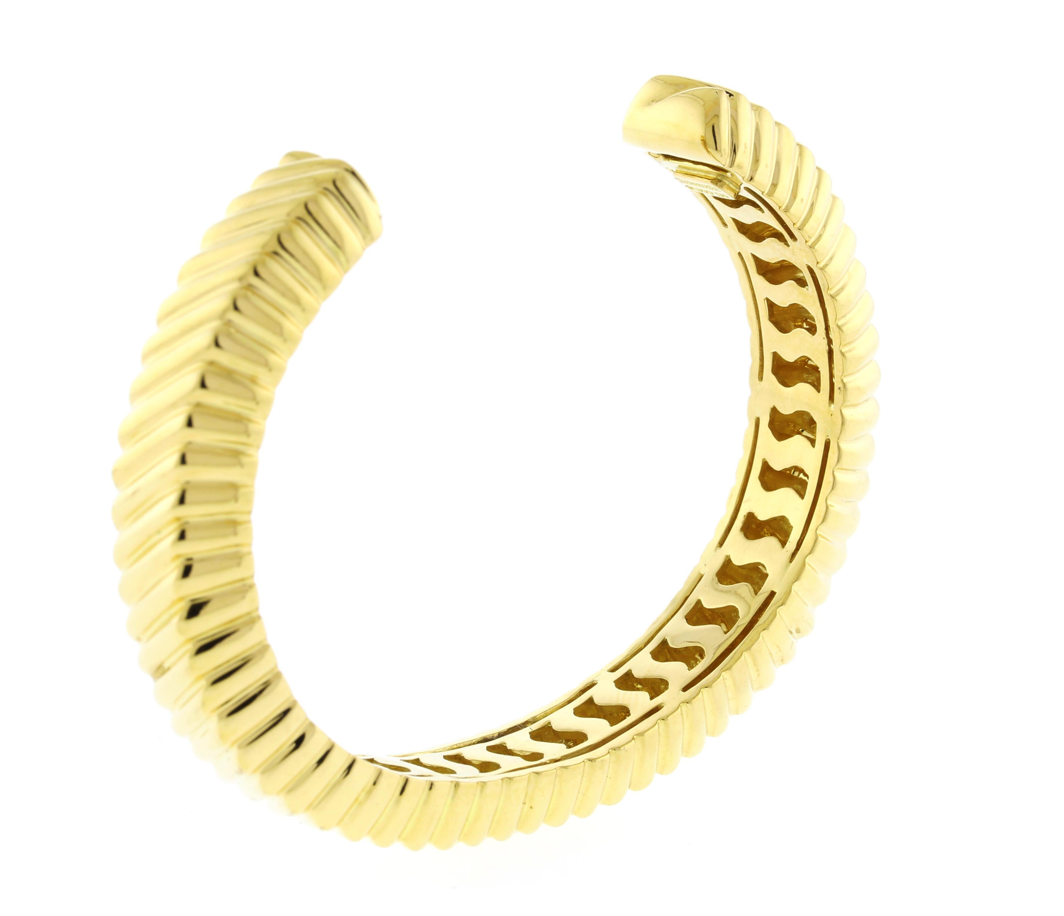 Tiffany & Co. 18K Yellow Gold Ribbed Cuff Bracelet In Excellent Condition For Sale In Bethesda, MD