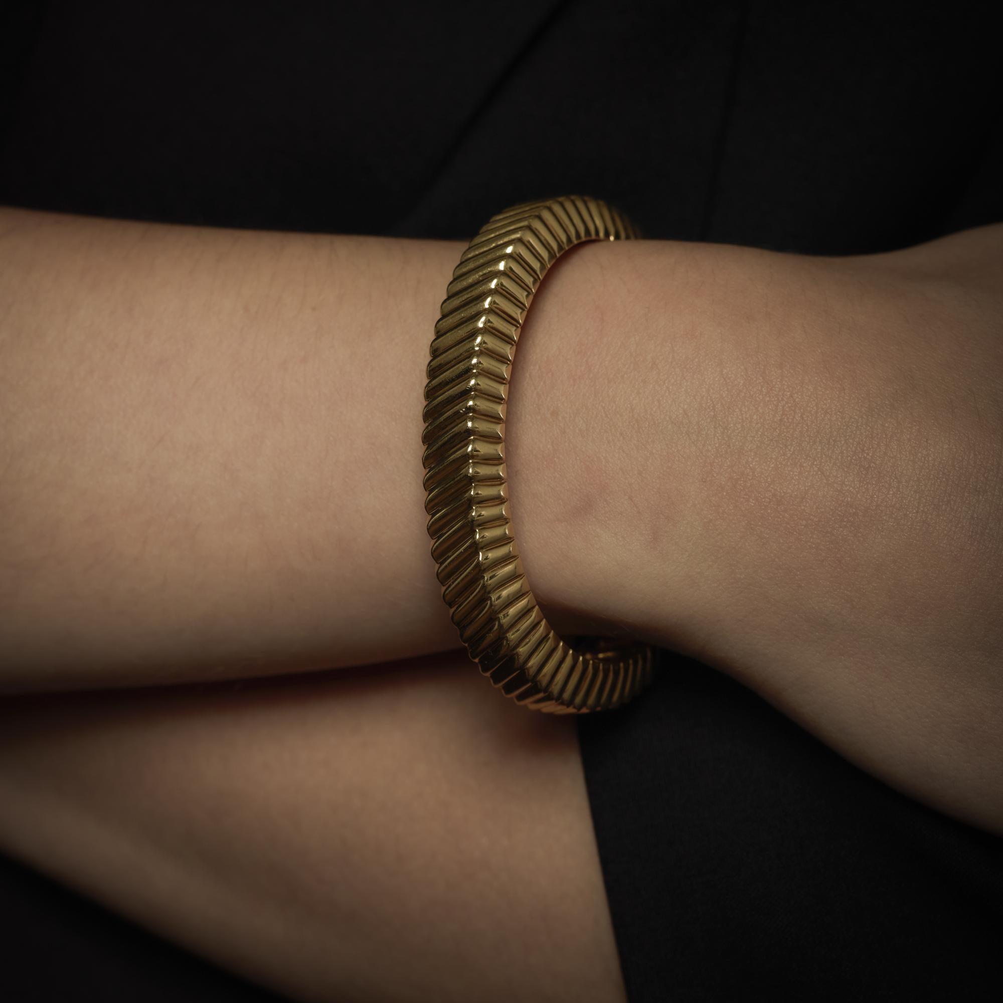 Tiffany & Co. 18k yellow gold ribbed cuff bracelet In Good Condition For Sale In Beverly Hills, CA