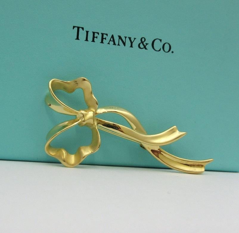 TIFFANY and Co. 18K Yellow Gold Ribbon Bow Pin Brooch For Sale at 1stDibs