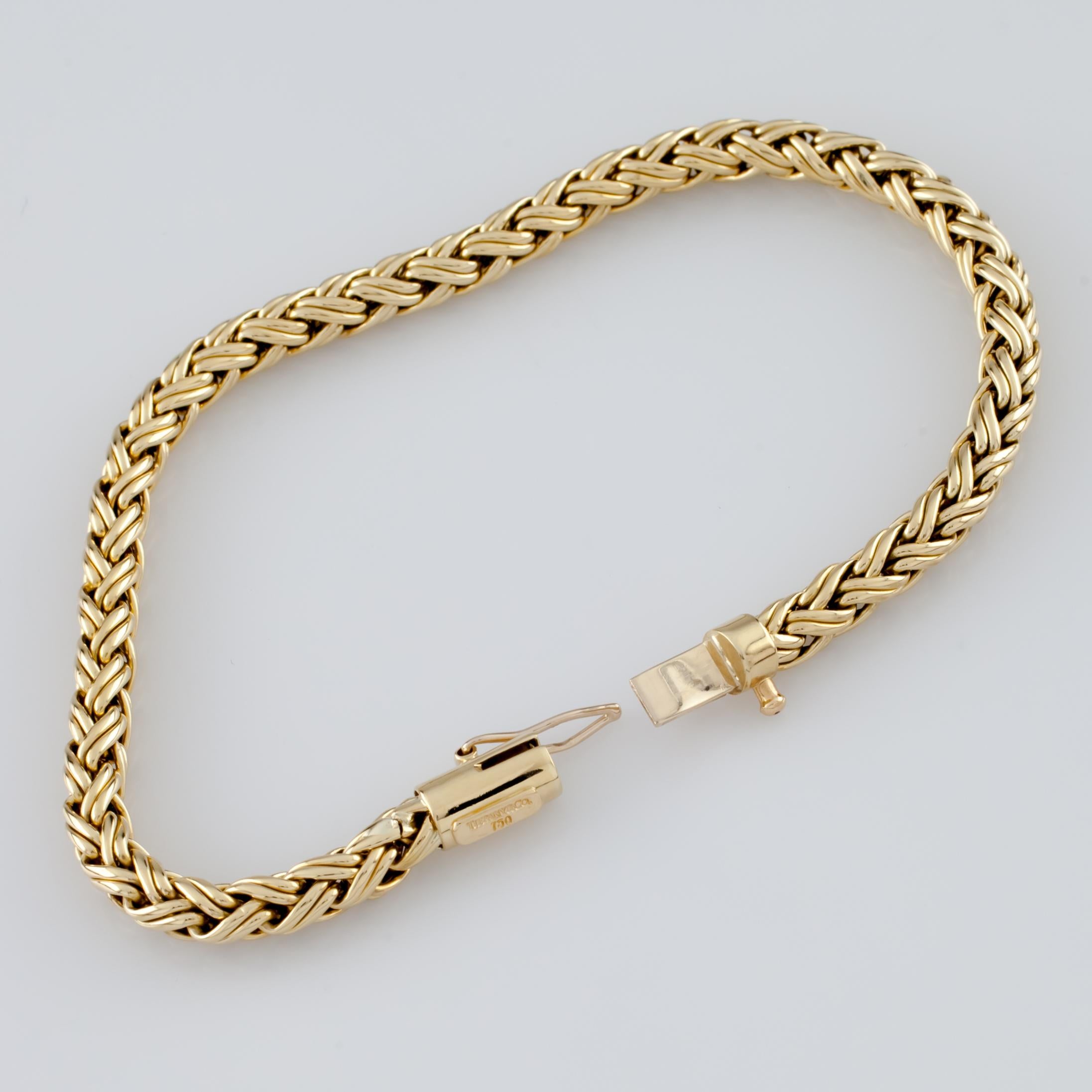 Gorgeous Tiffany & Co Bracelet
Russian Wheat Weave Chain
18k Yellow Gold
Total Mass = 12.3 grams
4 mm Wide
Total Length = 7.25