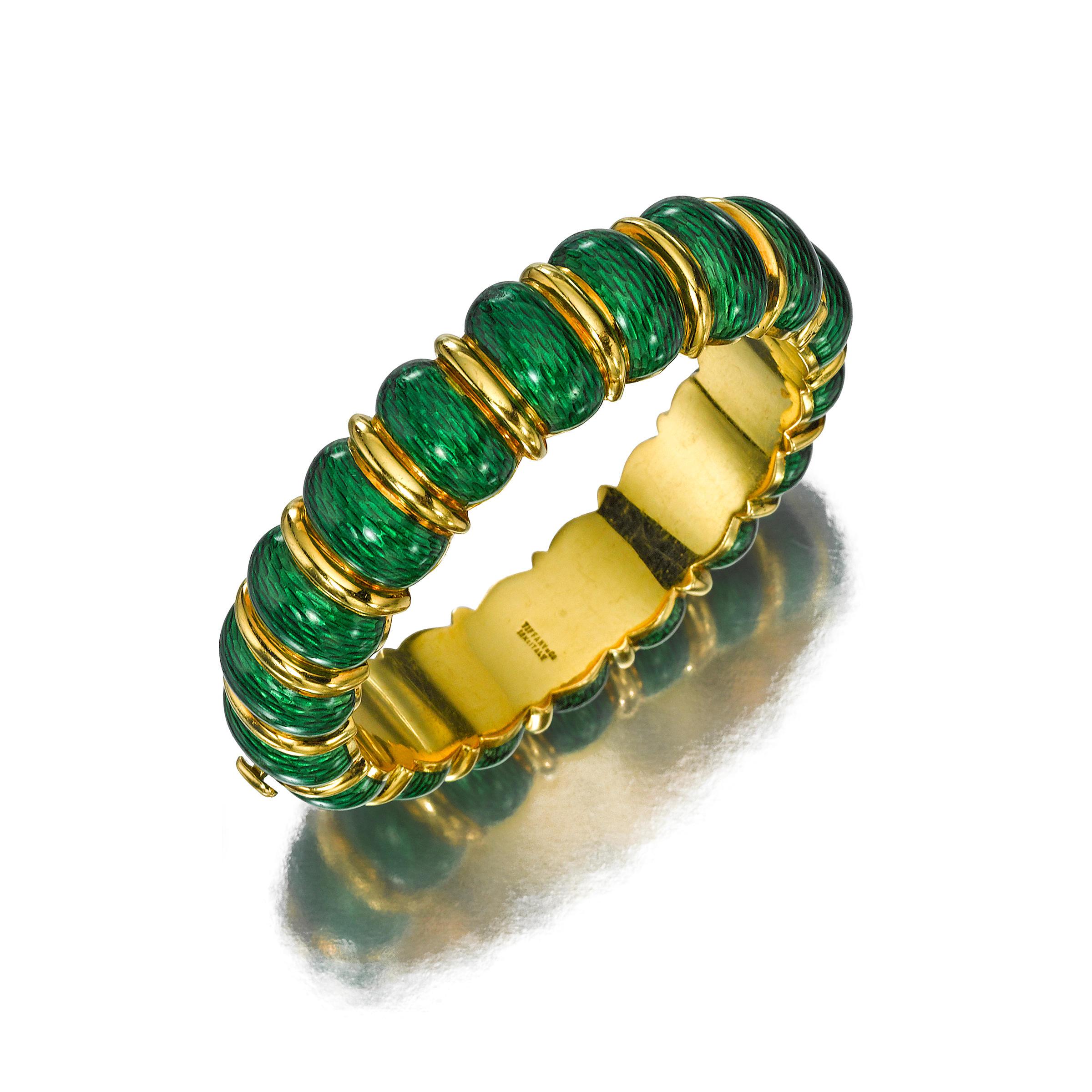 Bracelet jonc Tiffany & Co. en or jaune 18 carats et émail vert festonné, taille 6,5 en vente 2