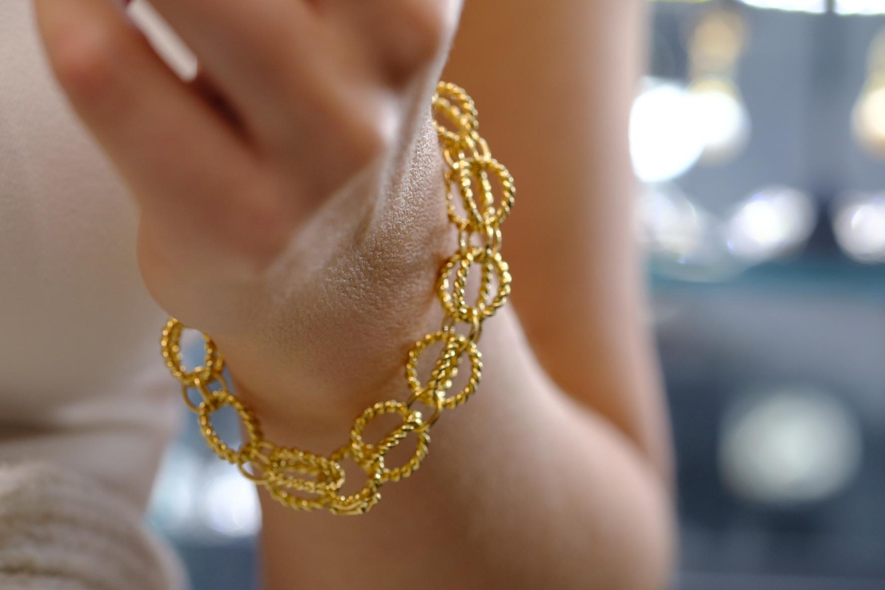 Modern Tiffany & Co. 18K Yellow Gold Schlumberger Circle Rope Bracelet
