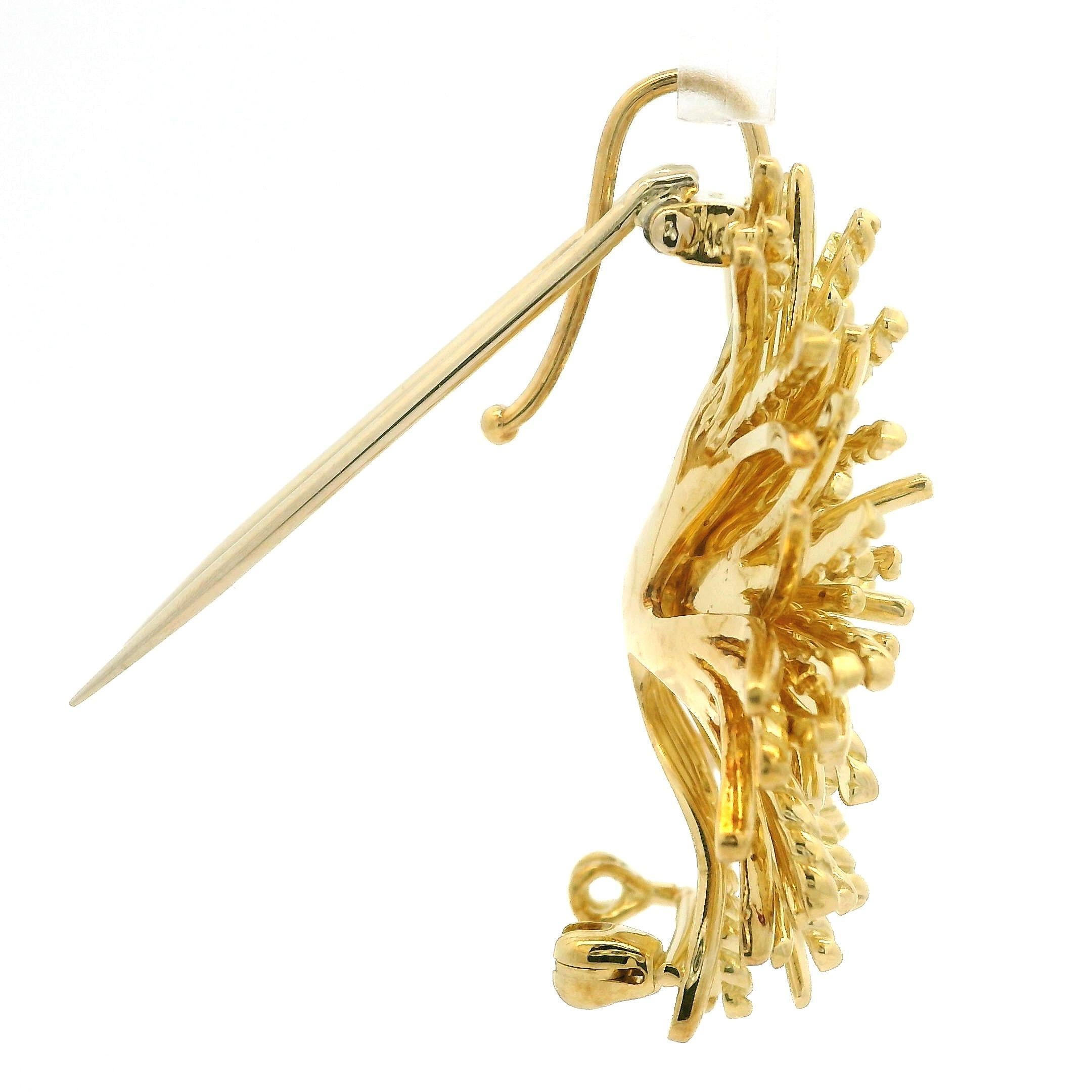 MATERIAL : Or jaune 18k massif
Poids : 24,32 grammes
Fermoir : double épingle avec fermeture tournante et boucle à crochet
Hauteur : 41,3 mm (1,6