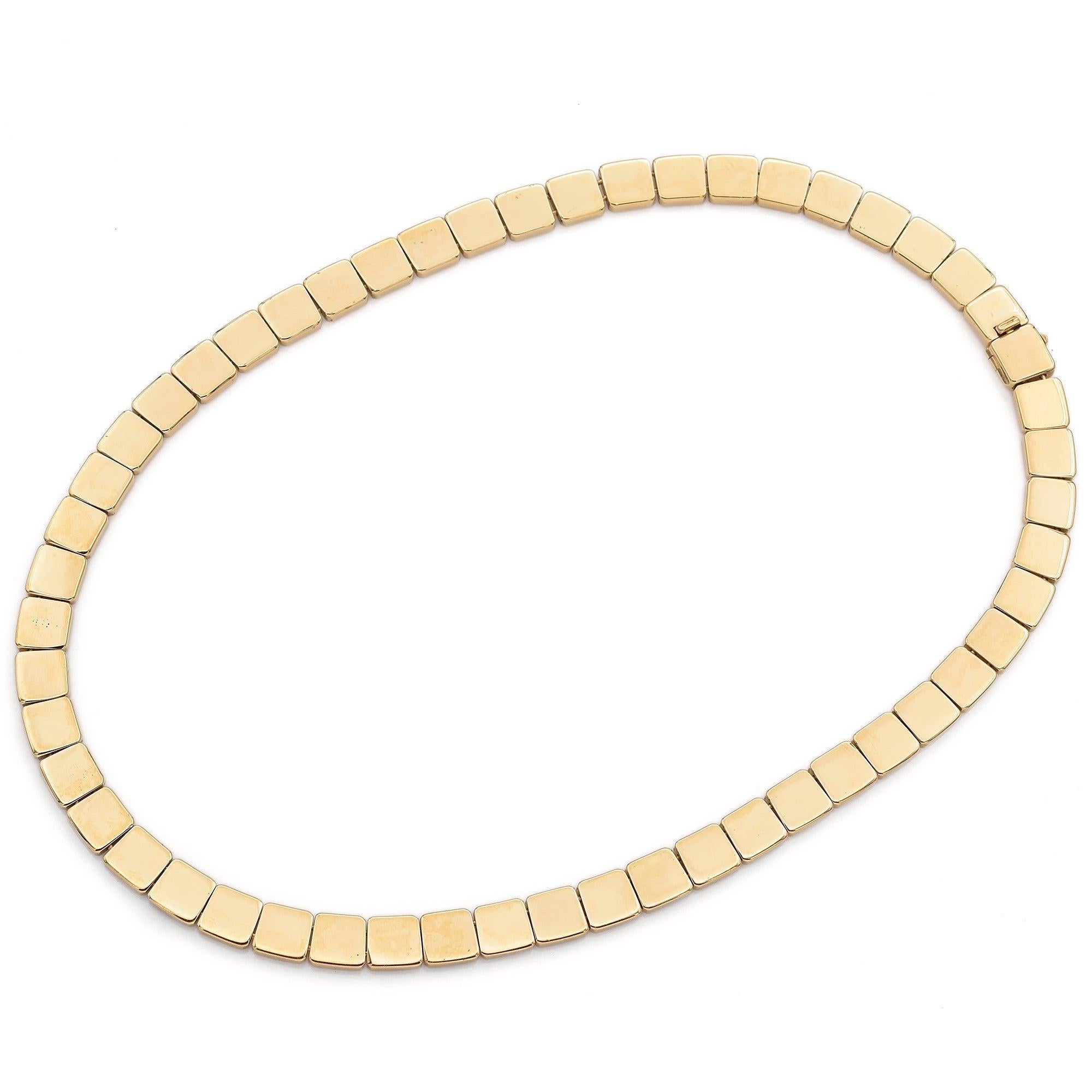 Gewicht: 64.3 Gramm
Maße der Glieder: Ca. 7,75 x 7,70 mm - 7,80 x 8,40 mm
Länge: 16,75 Zoll
Punze: T & Co., 2002, 750

ARTIKELNUMMER:BR-1349-071924-19