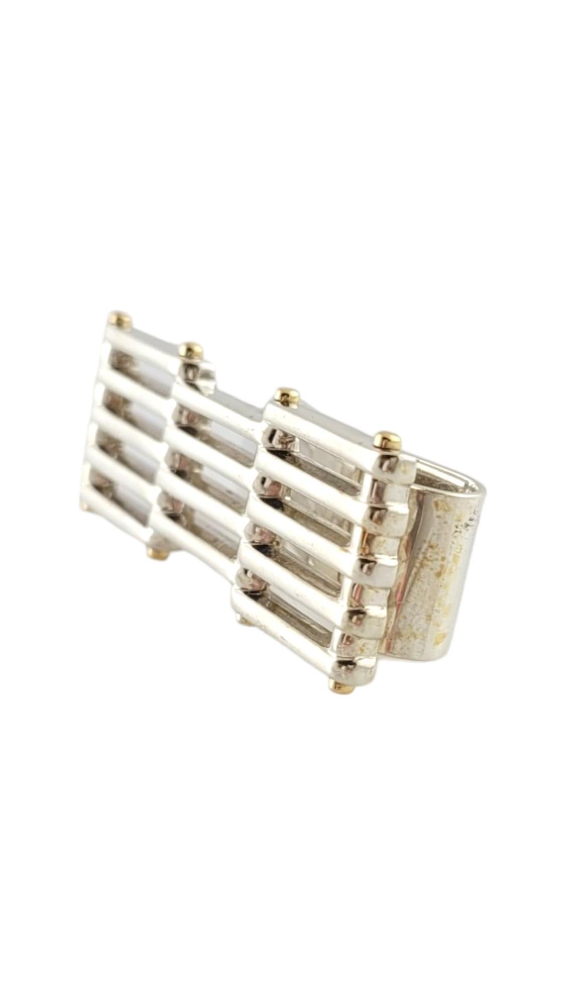 Tiffany & Co. 18K Yellow Gold & Sterling Silver Gate Link Money Clip

This beautiful money clip by designer Tiffany & Co. was meticulously crafted from sterling silvber with 18K yellow gold detailing!

Size: 55.6mm X 20.1mm x 3.1mm (16.1mm w/