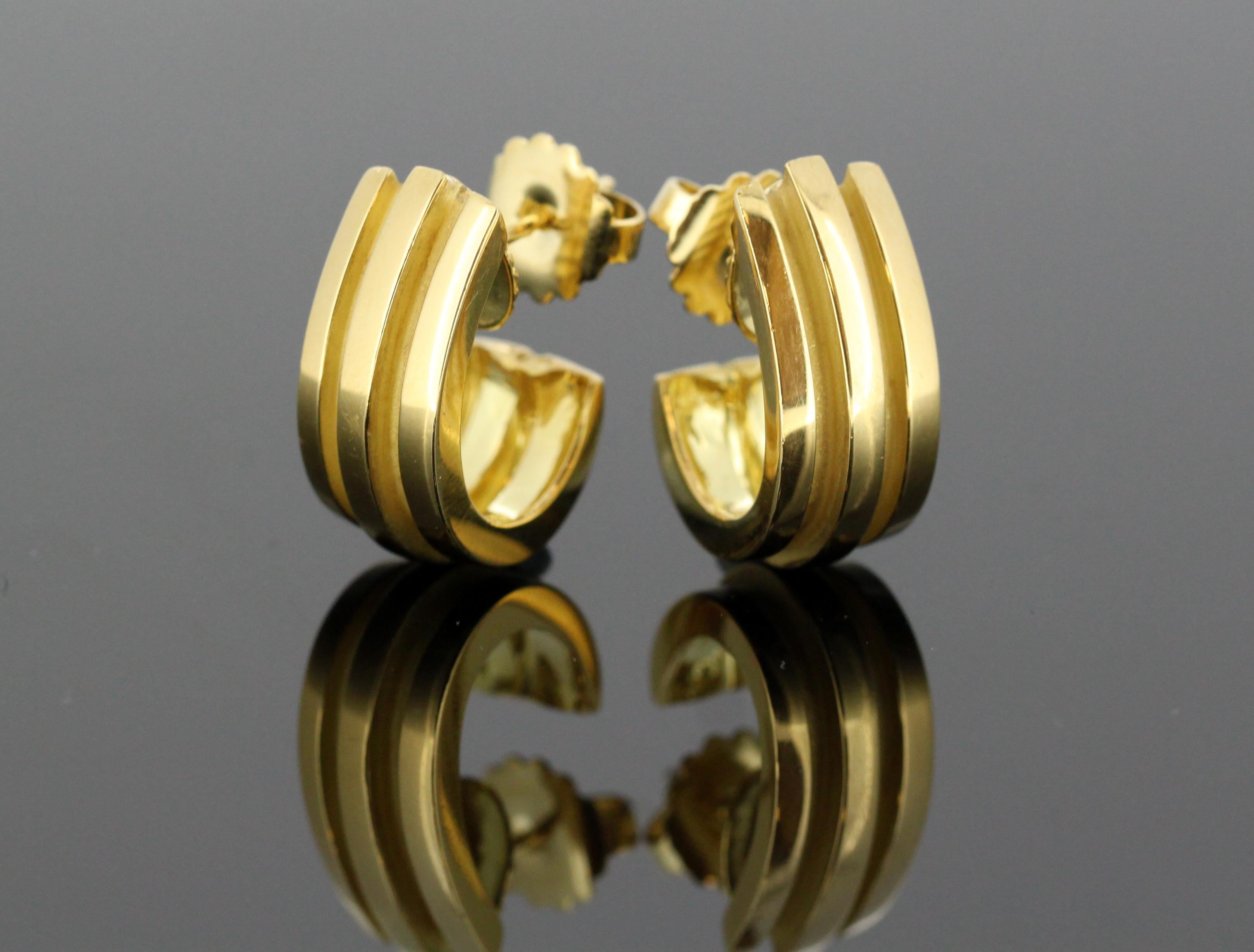 Tiffany & Co. 18 Karat Yellow Gold Stud Earrings In Excellent Condition In Braintree, GB